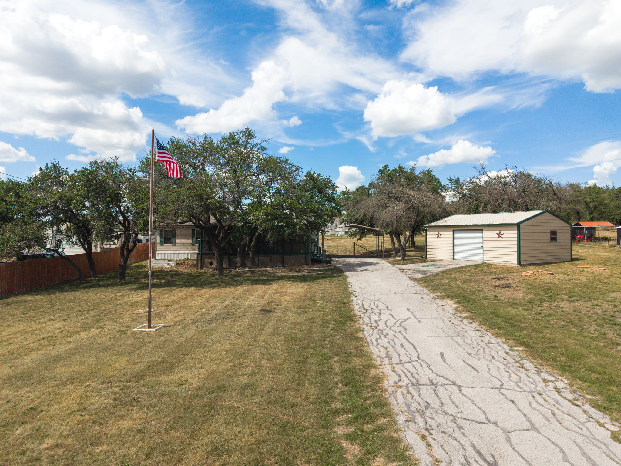 1506 Quail Point Dr — photo