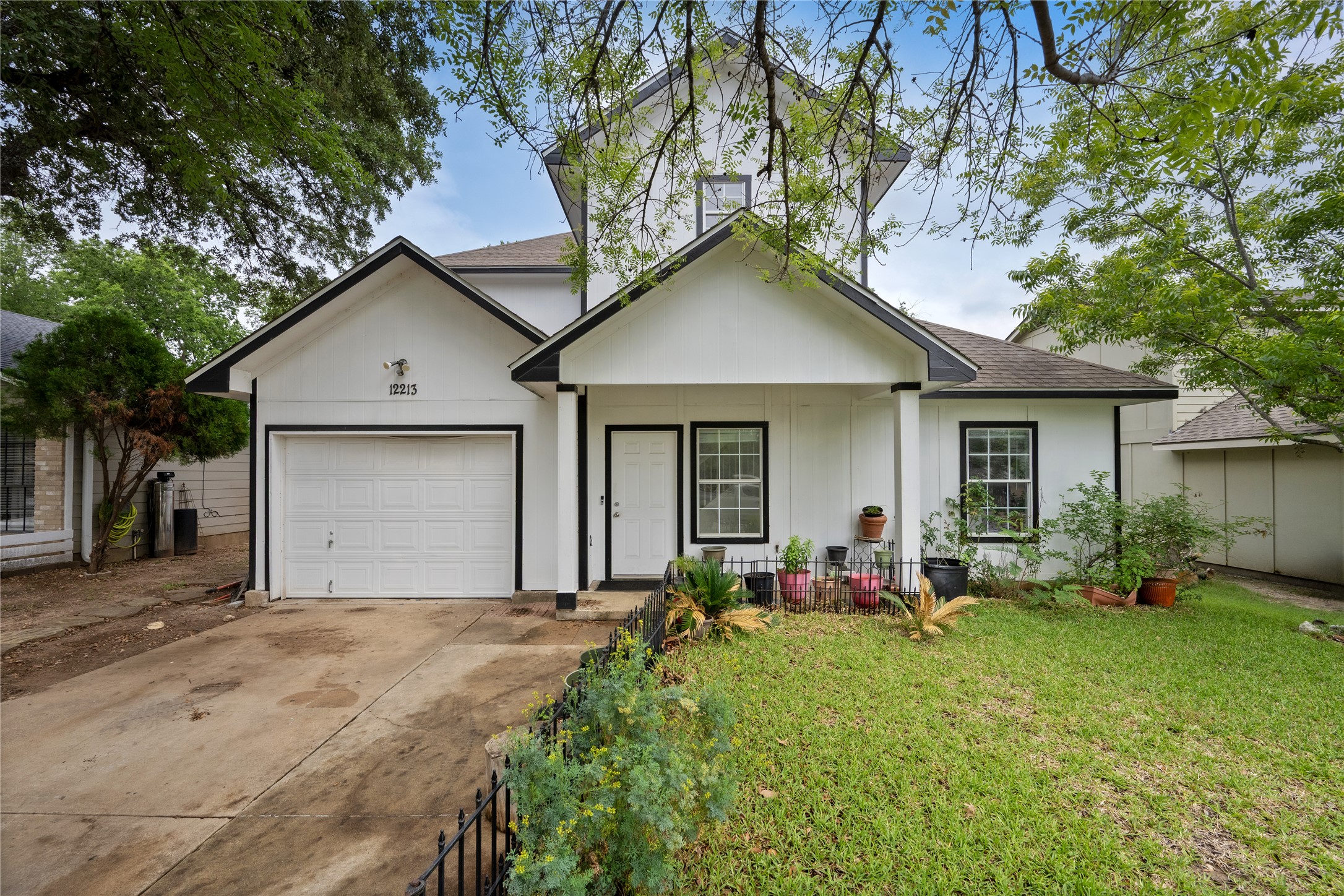 12213 Shropshire Blvd — photo