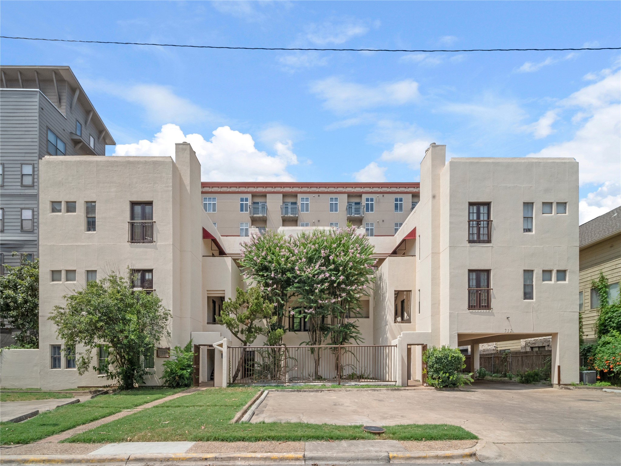 712 Graham Pl Unit 304 — photo