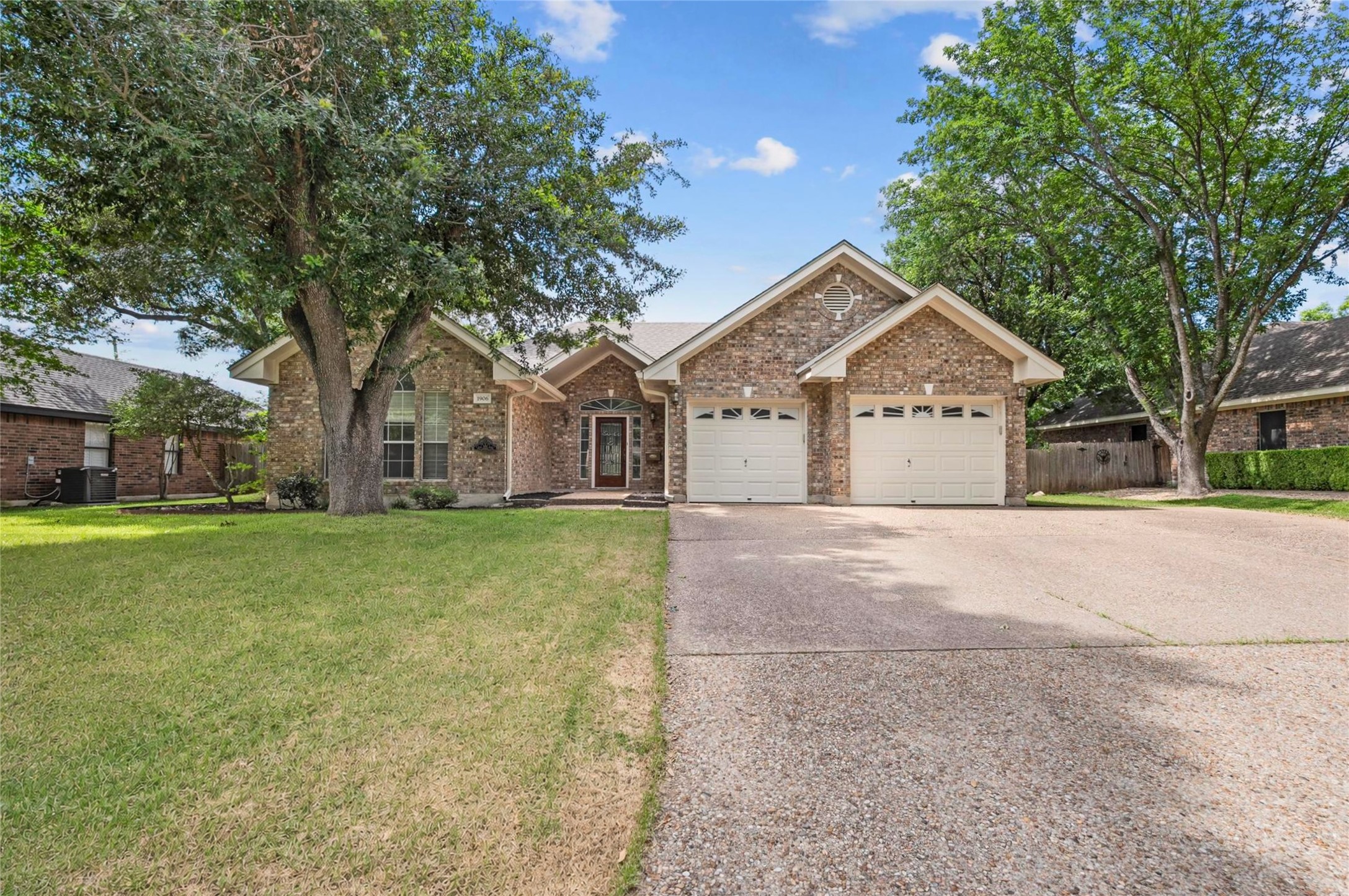 1906 Meadow Ridge Dr — photo