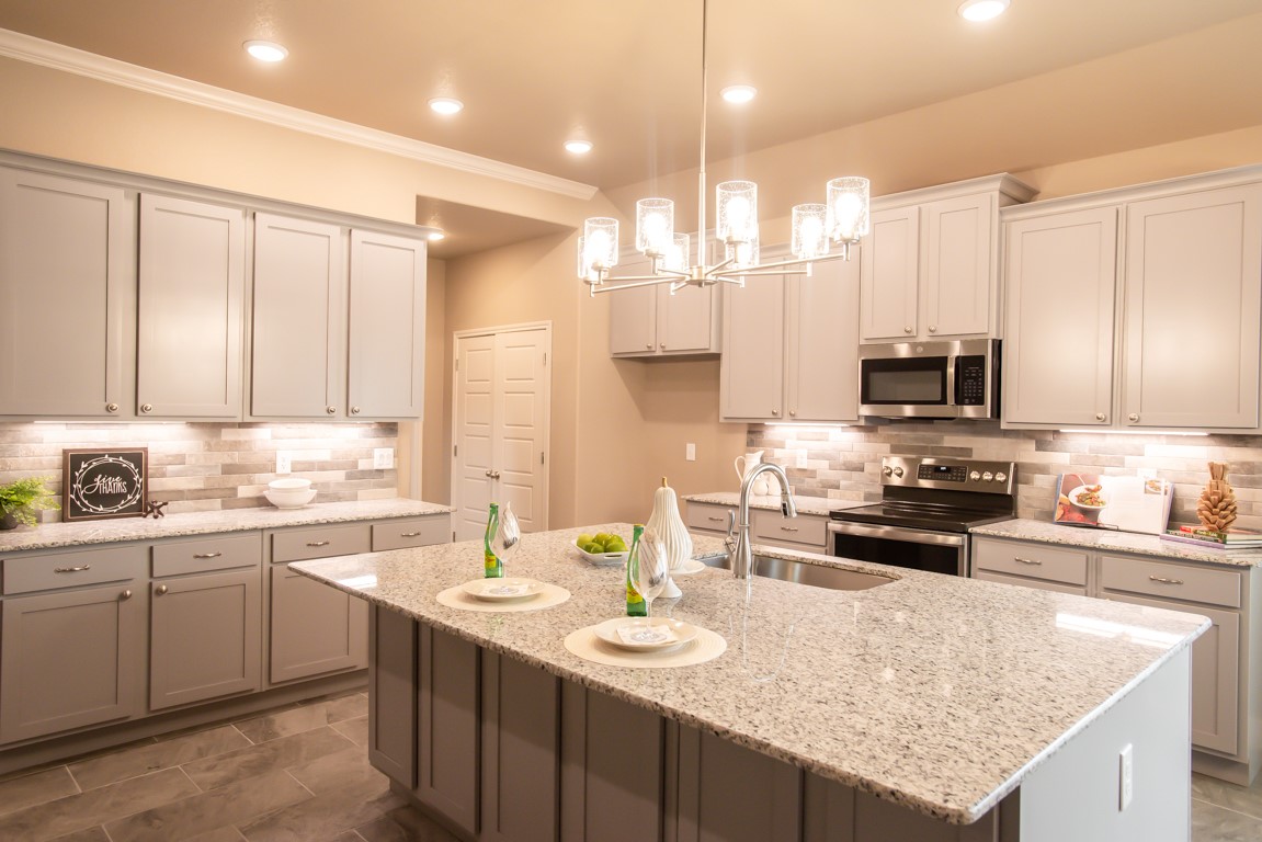 1018 Winchester Dr — photo