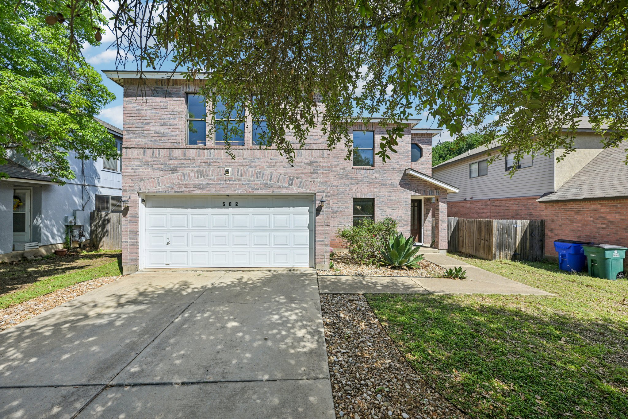 502 Woodford Dr — photo