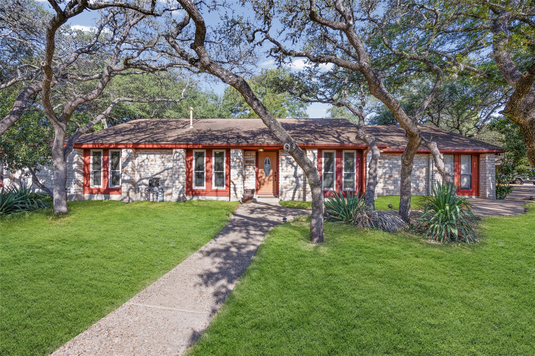 11006 Brodie Ln — photo