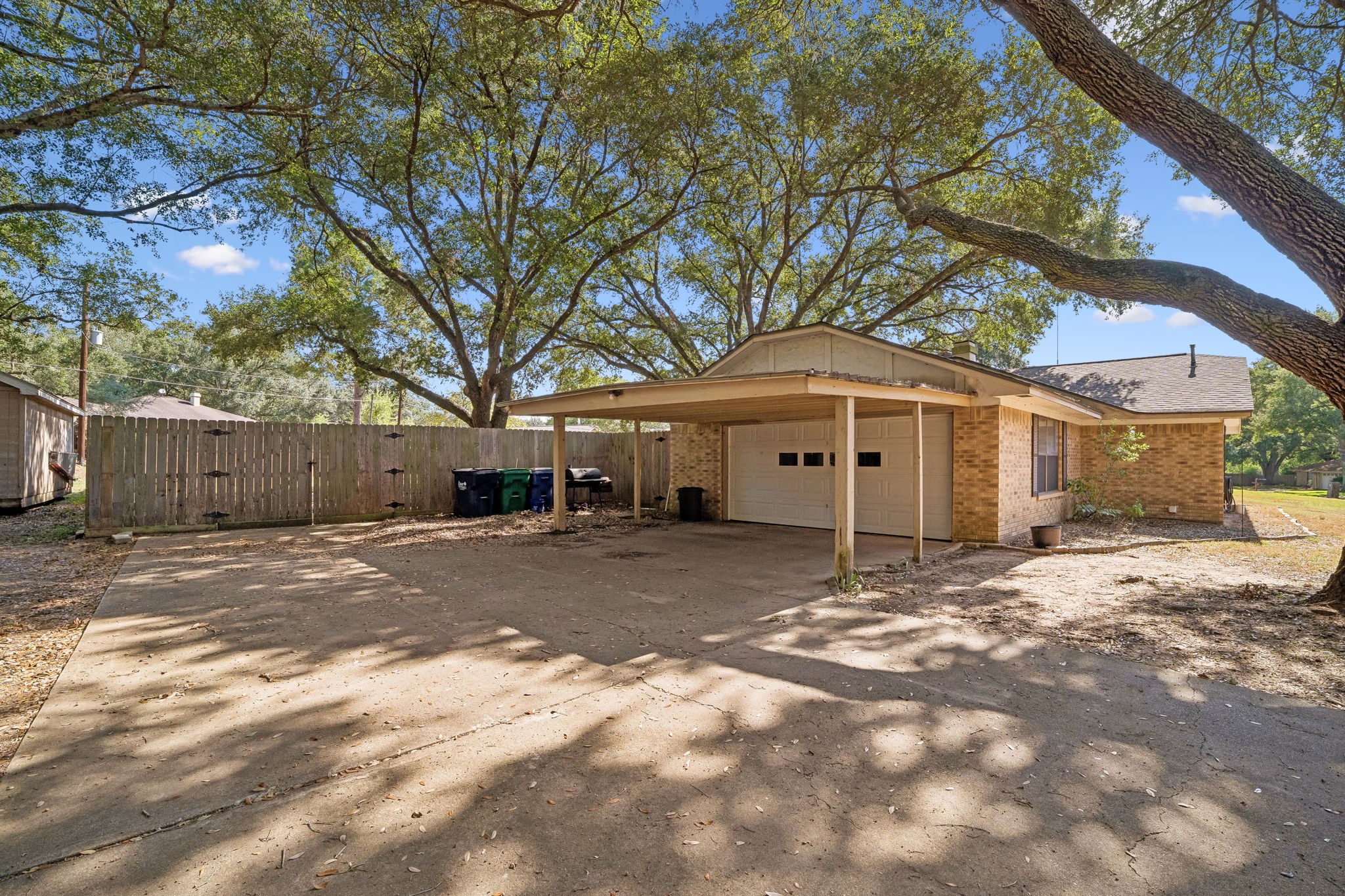 1203 Hollis Dr — photo
