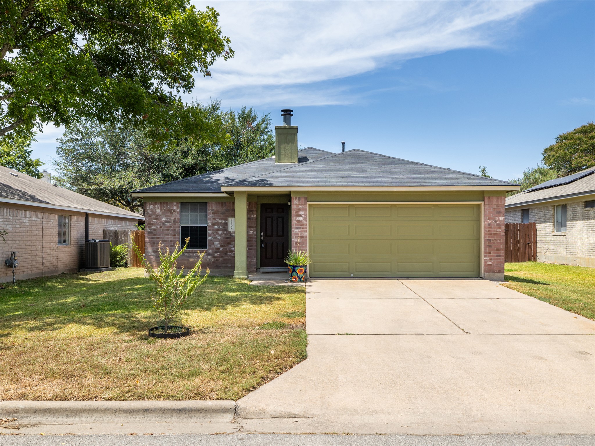 1104 Laurelleaf Dr — photo