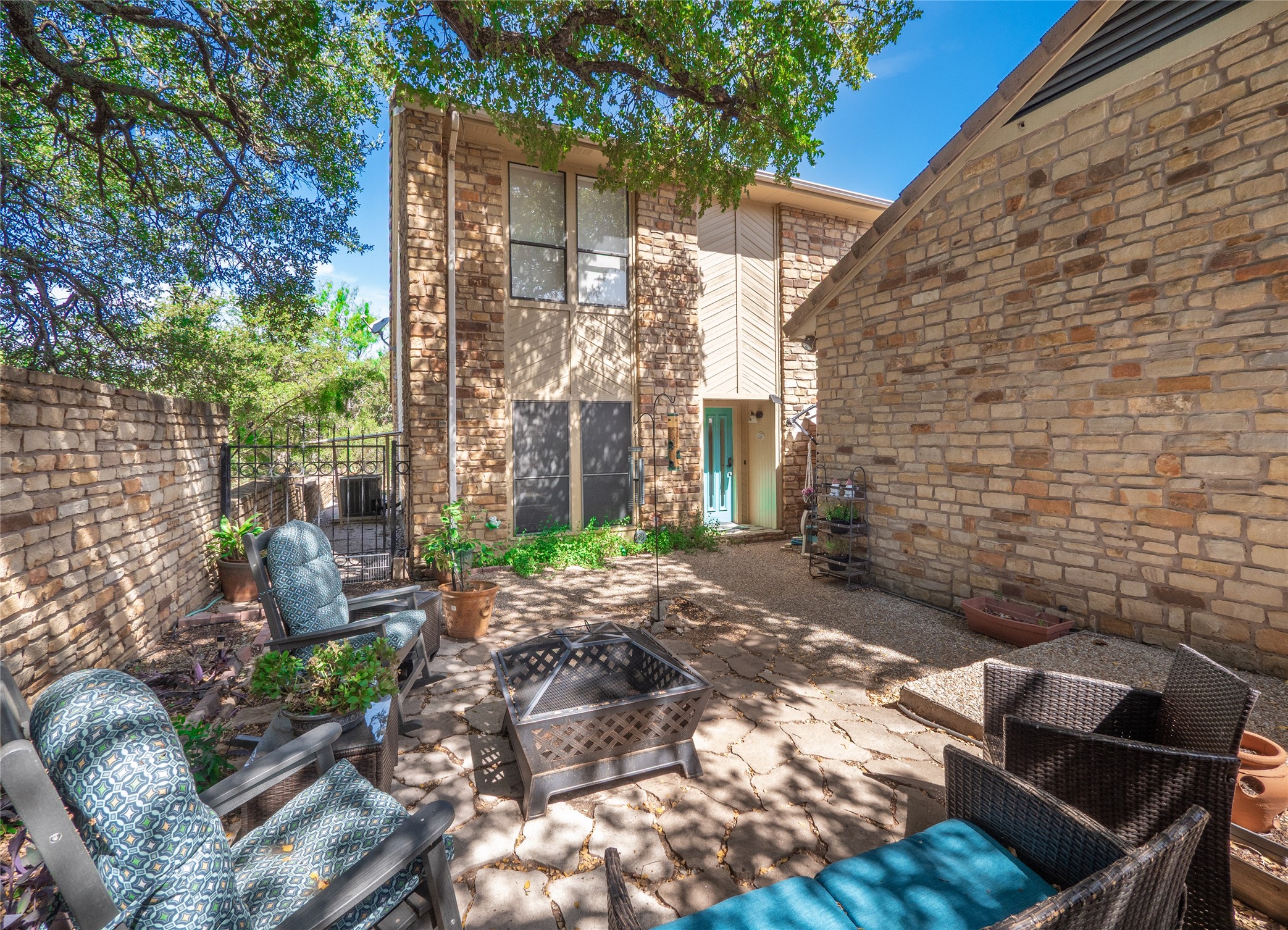 706-A Clayton Nolen Dr — photo