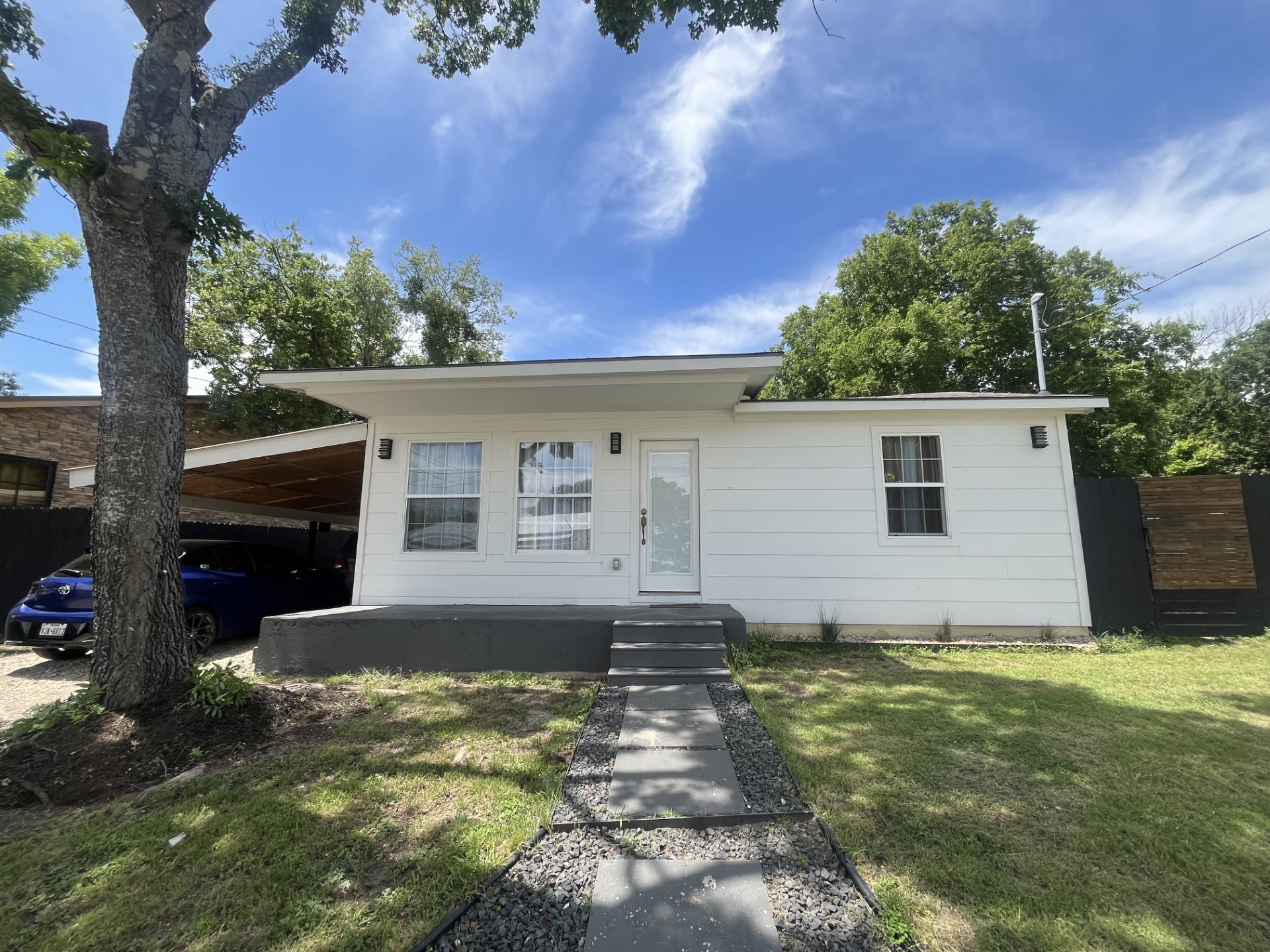 204 E Carpenter Ave — photo