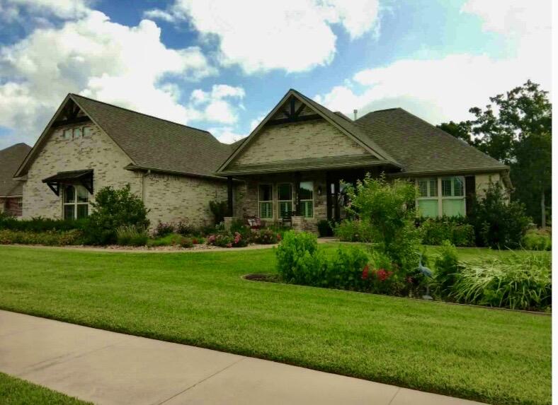 1910 Spanish Moss Dr — photo