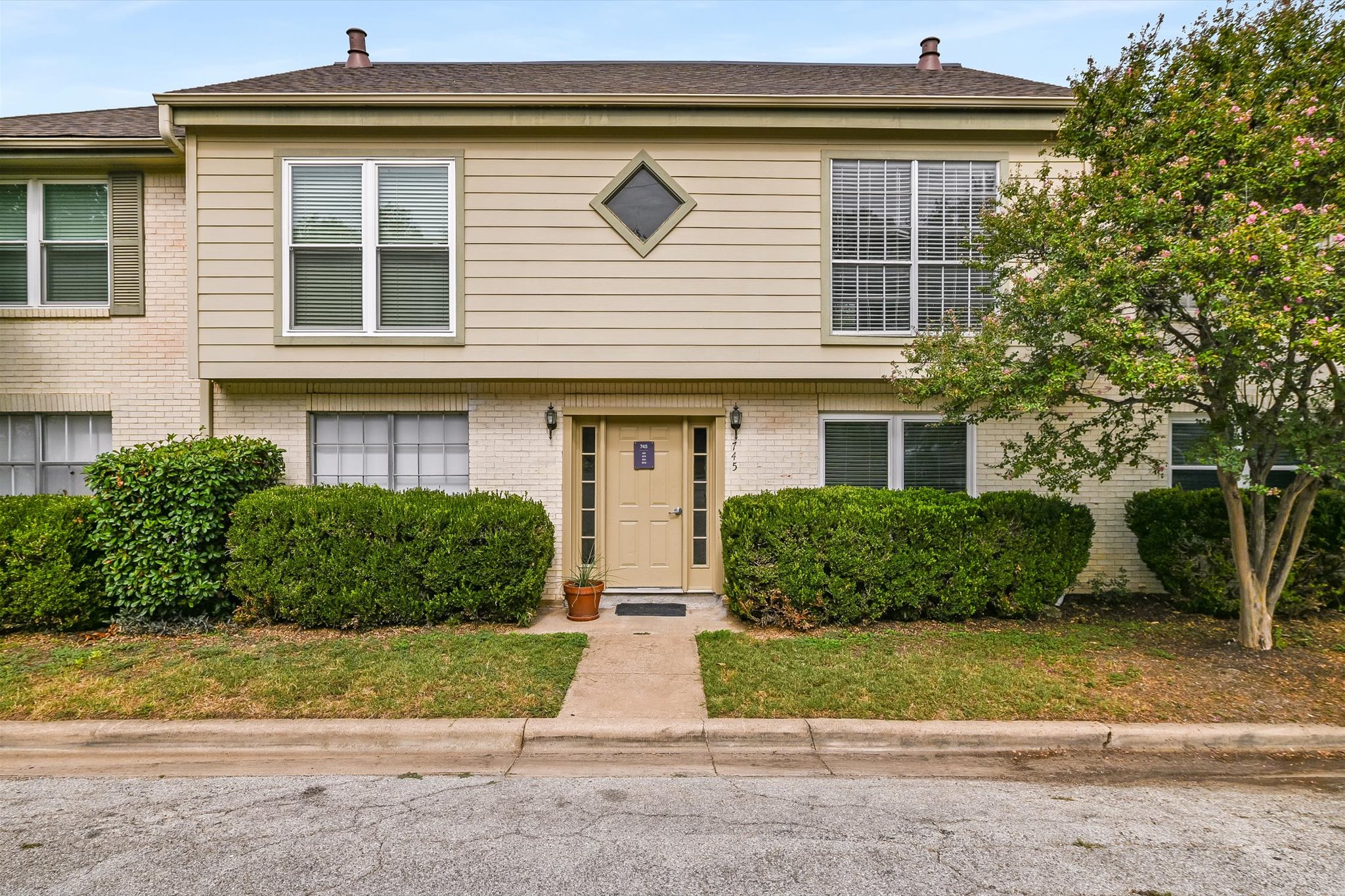 745 E Oltorf St E 201 — photo