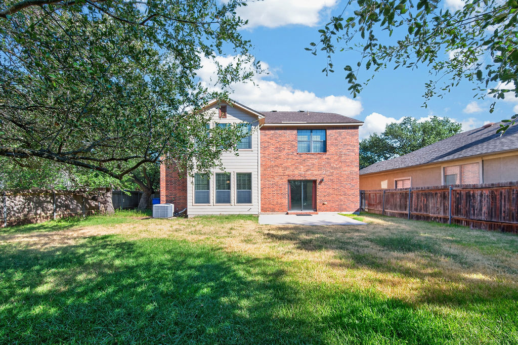 2200 Ezra Ct — photo