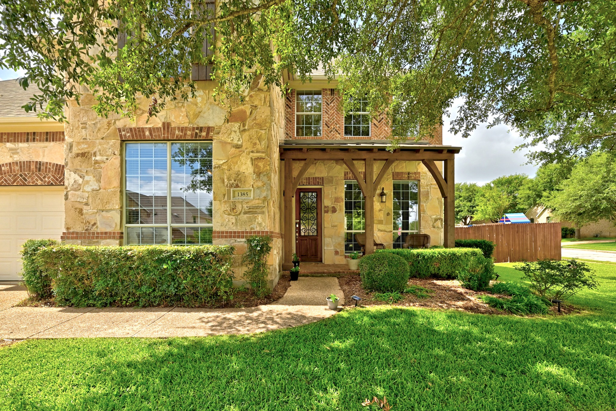 1385 Pine Forest Cir — photo