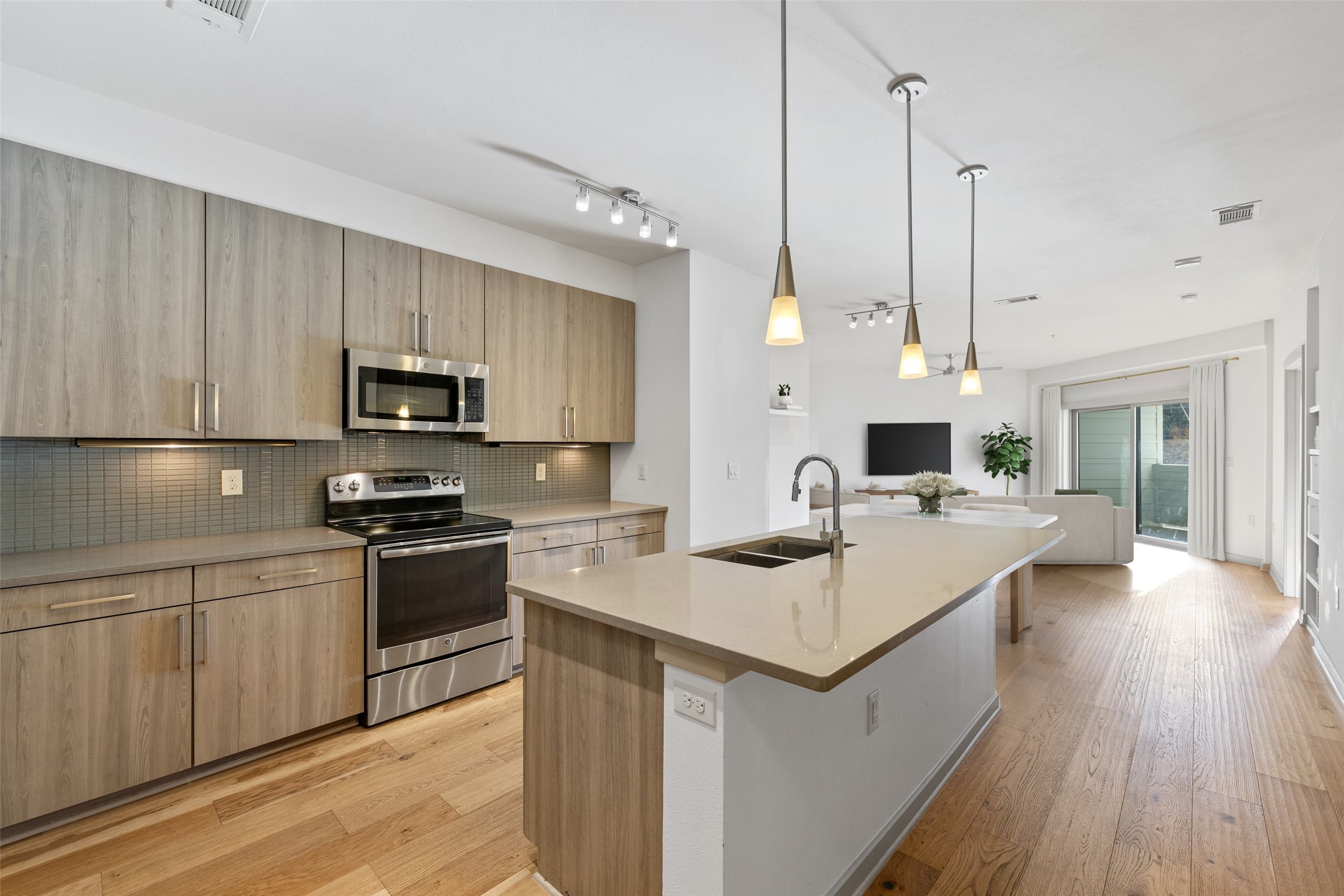 3600 S Lamar Blvd 206 — photo
