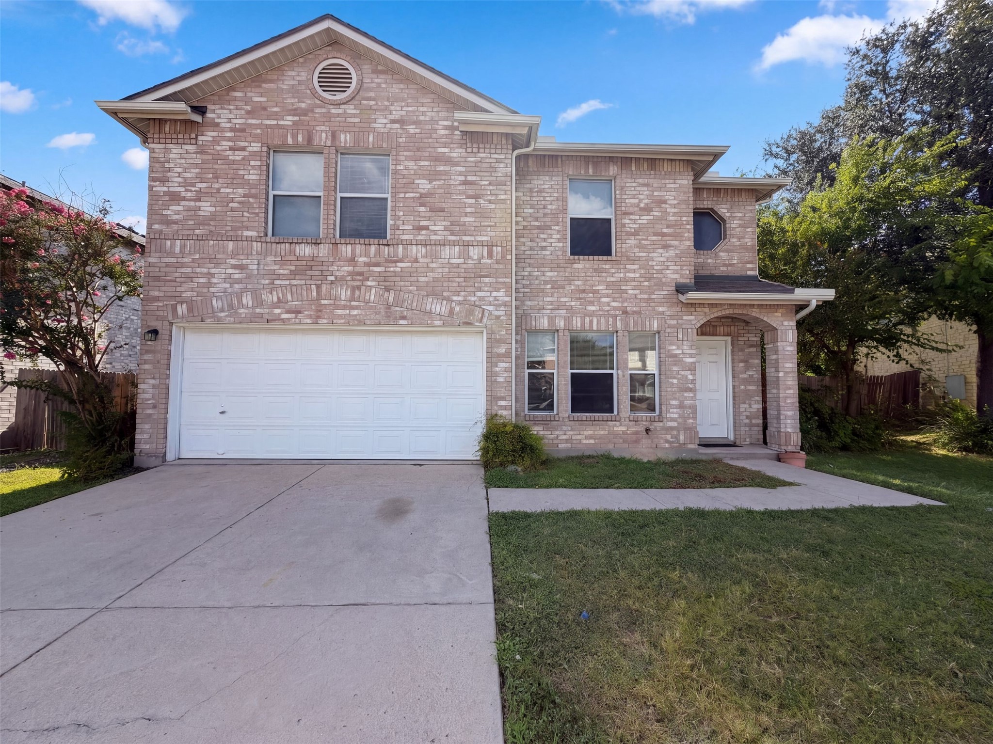 305 Edgewood CV — photo