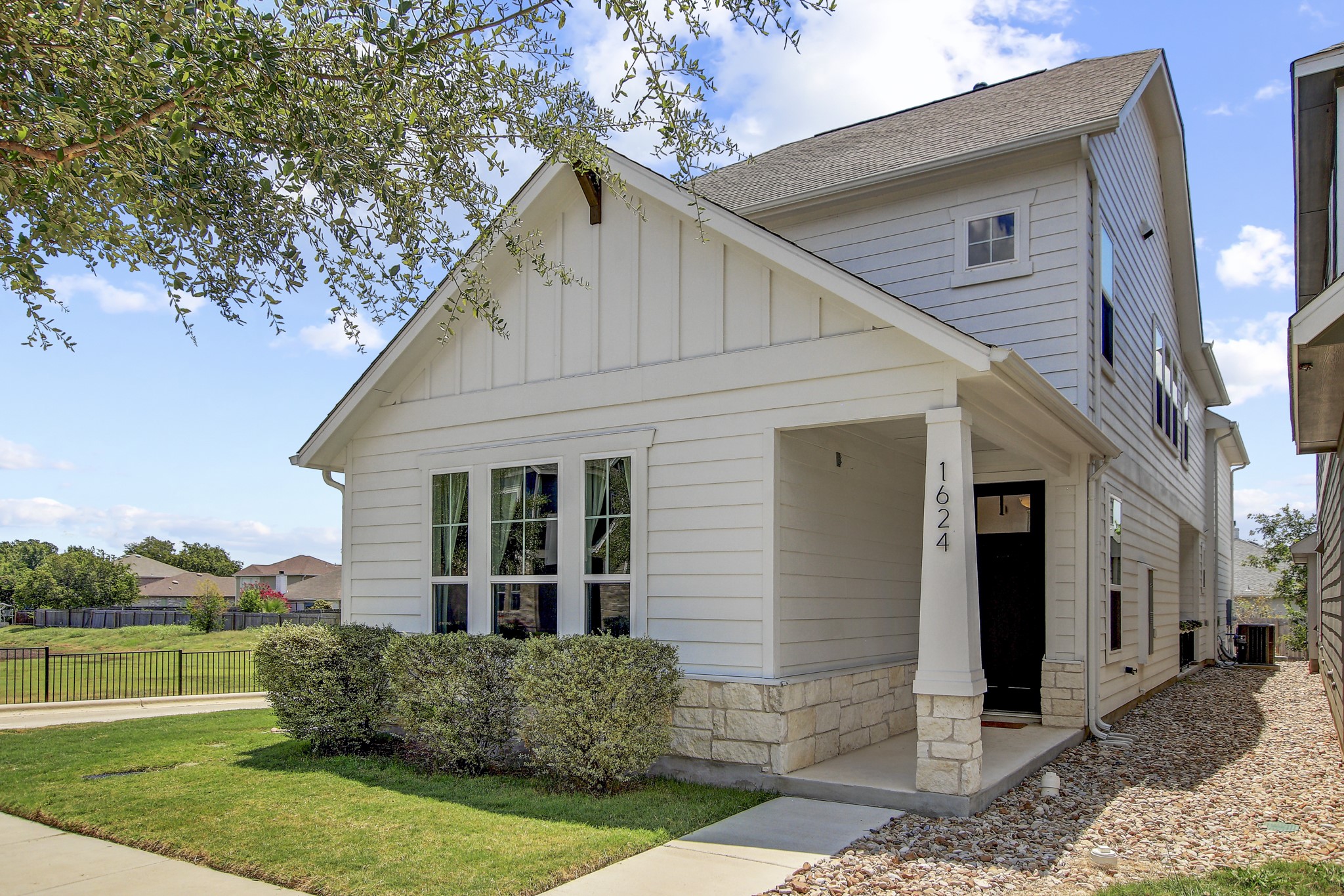 1624 Coral Sunrise Trl — photo