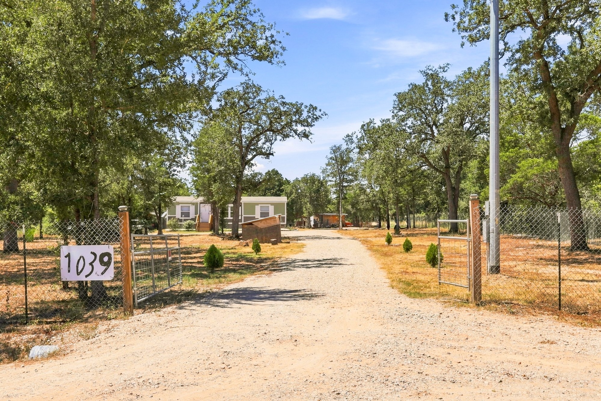 1039 Trailside Dr — photo