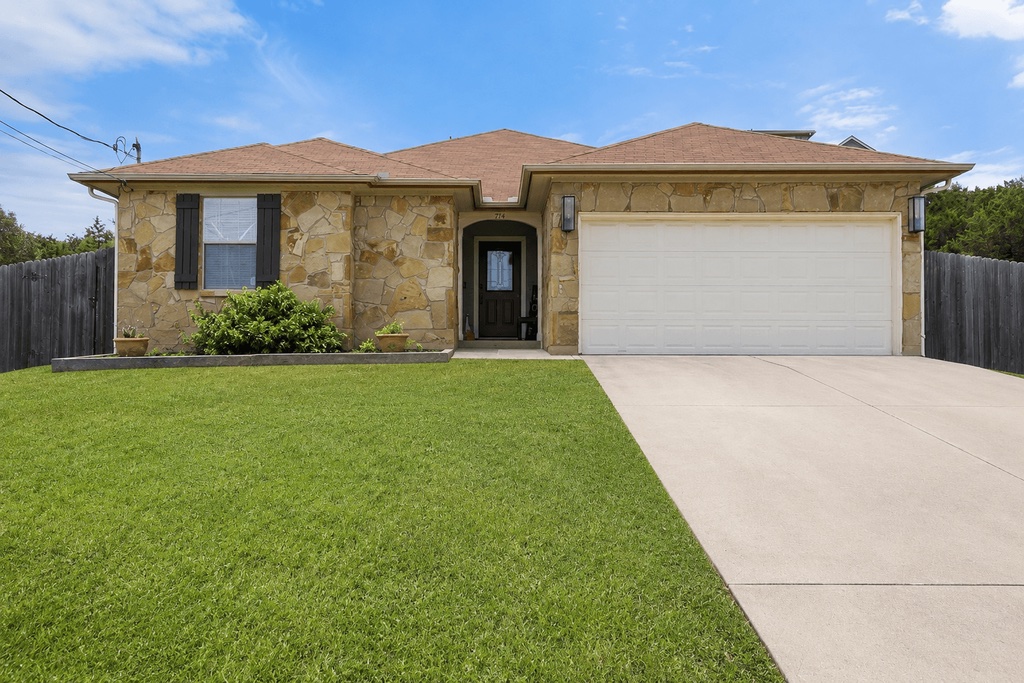 714 Newport Dr — photo