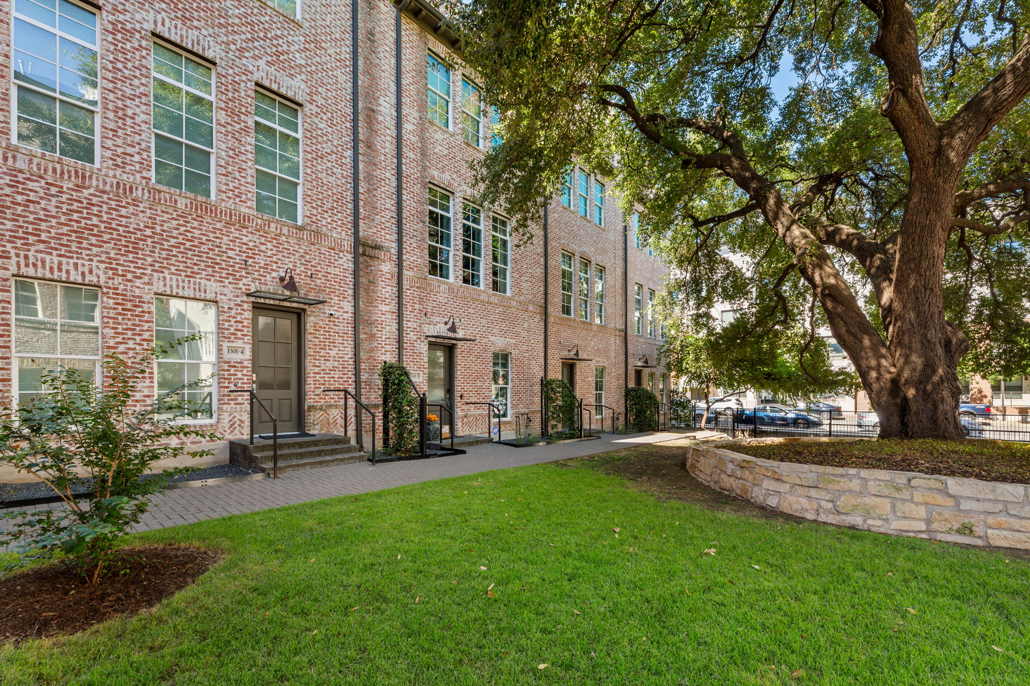 1301 Town Creek Dr 2 — photo