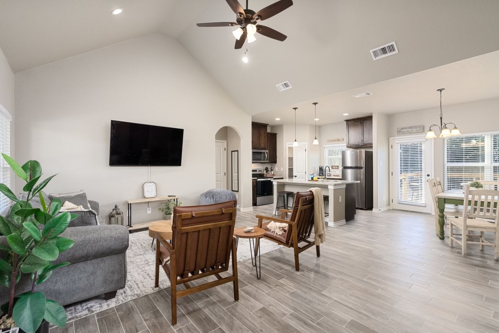 117 Lightning Bolt, Spring Branch, TX 78070 — photo 2