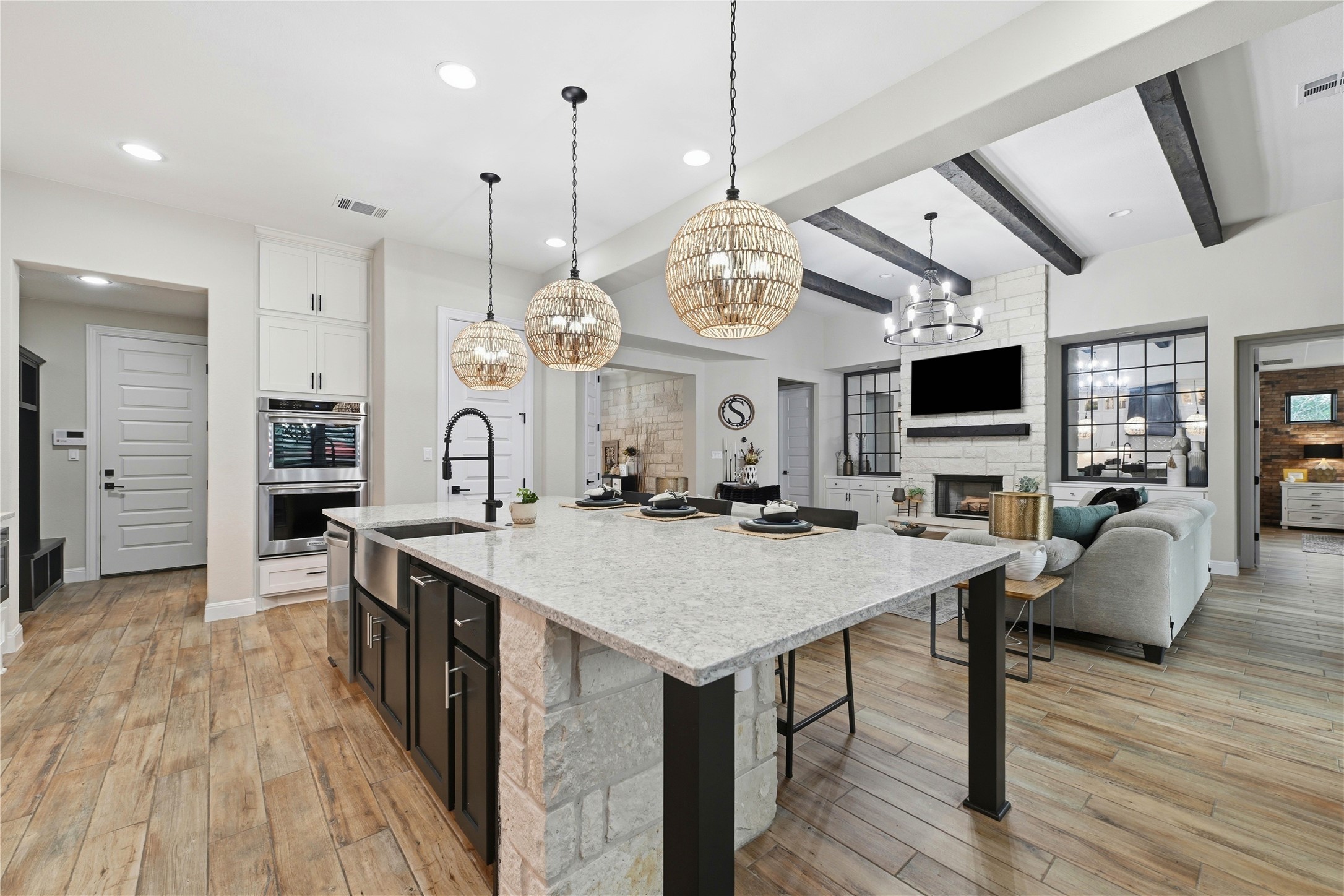 201 Miranda Way — photo