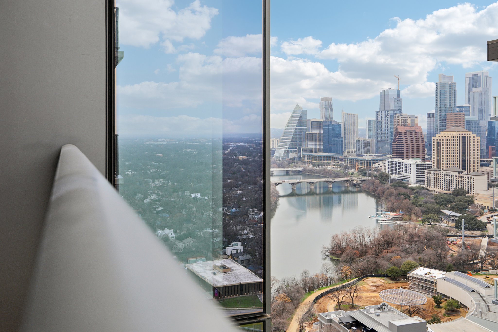 44 East Ave 2806 — photo