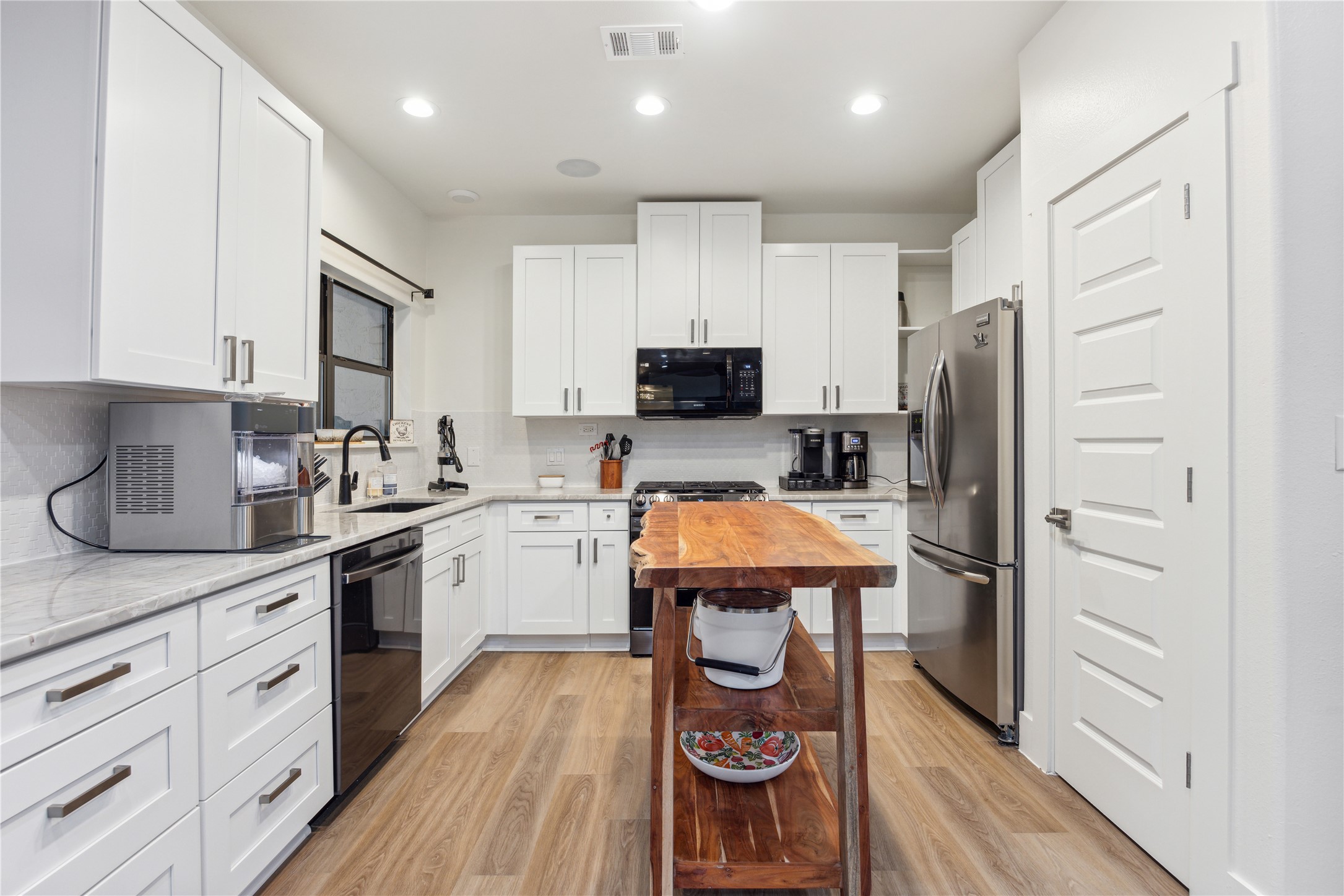 3404 American Dr 1099 — photo
