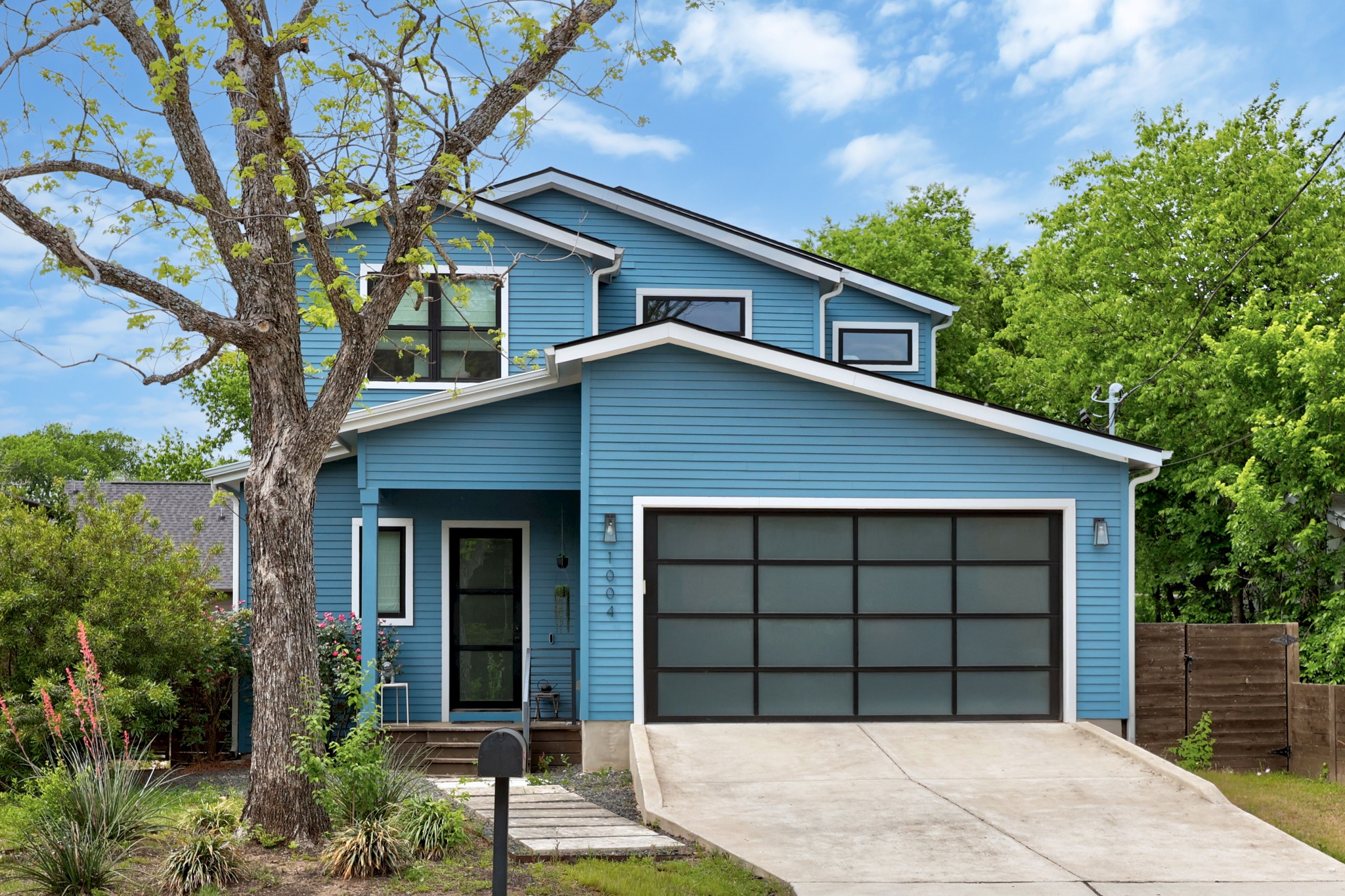 1004 Lott Ave — photo