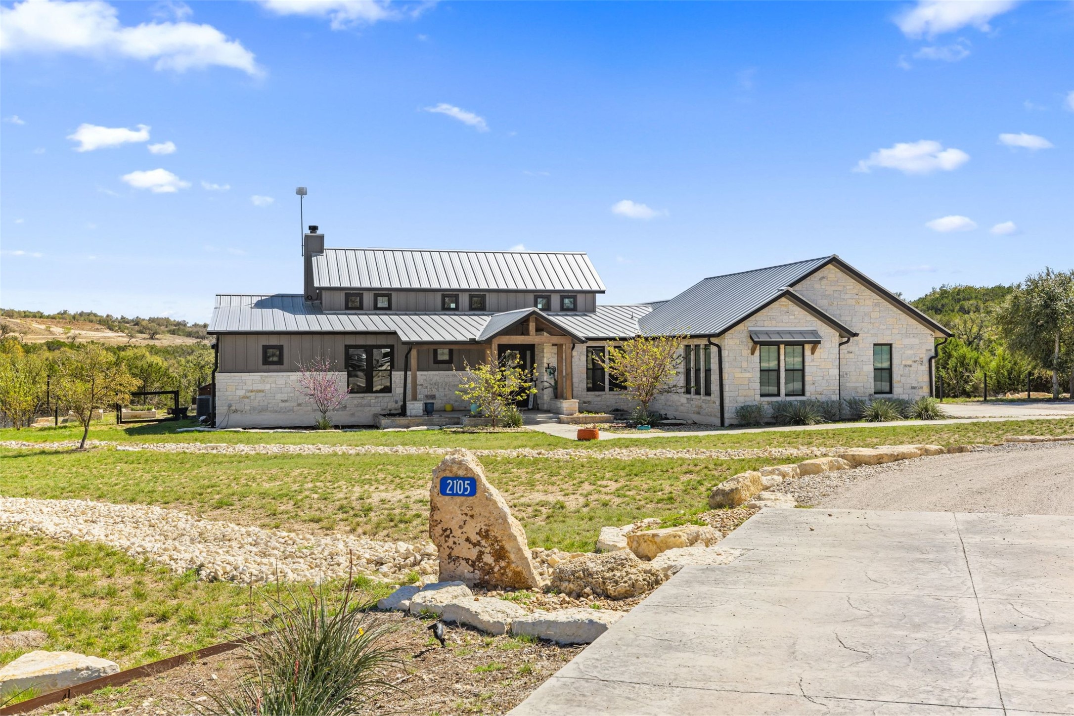 2105 Legacy Hills Dr — photo
