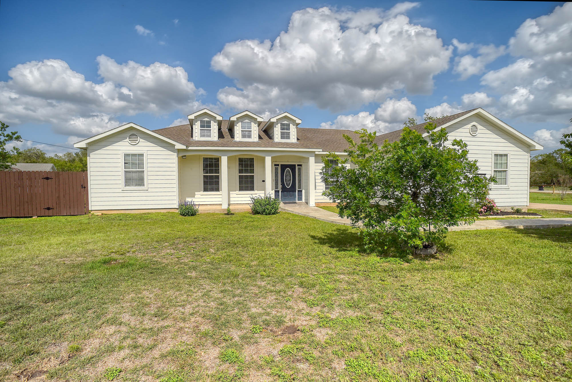 102 W Oak Loop — photo