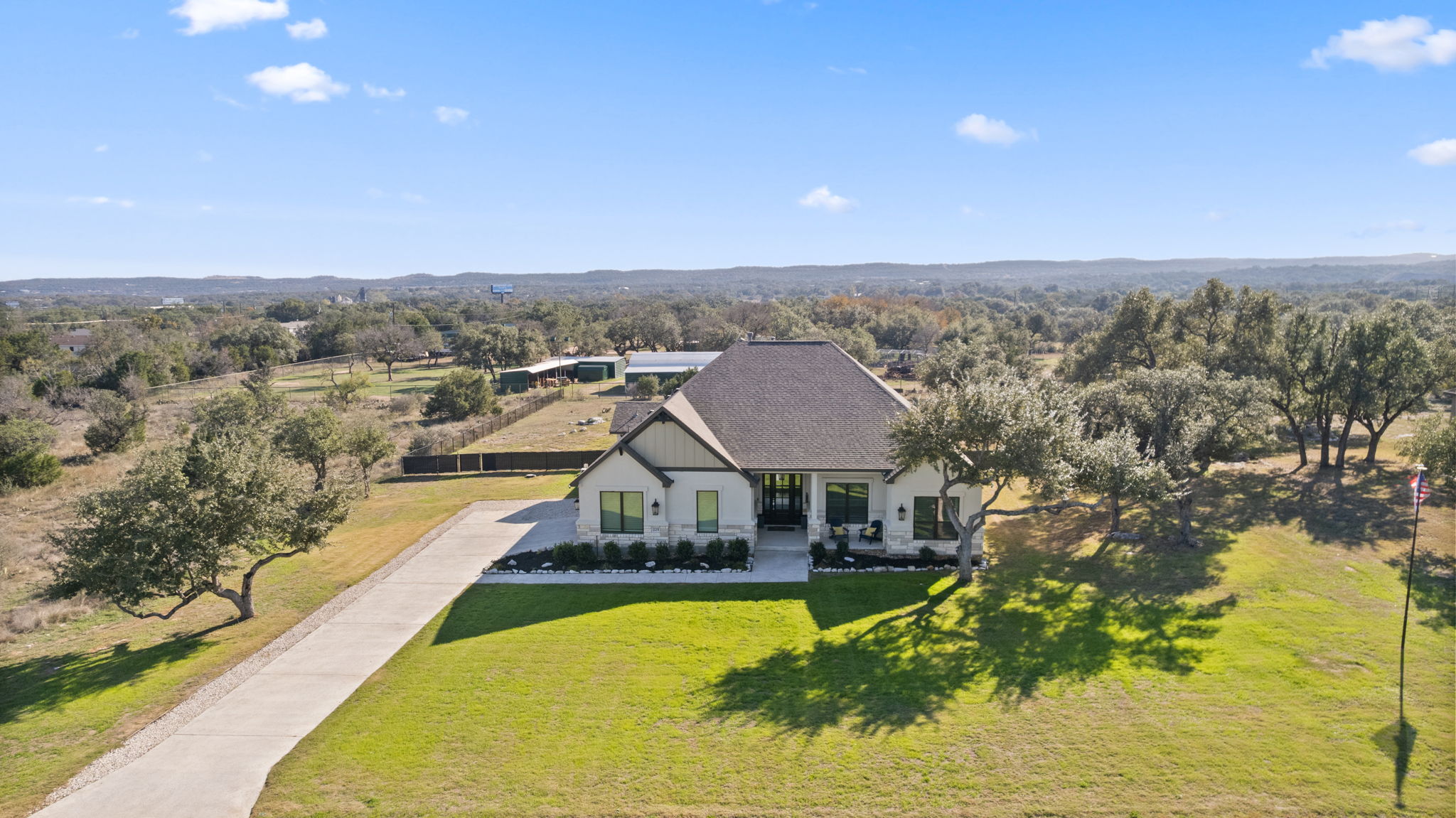 225 Spicewood Trails Dr — photo