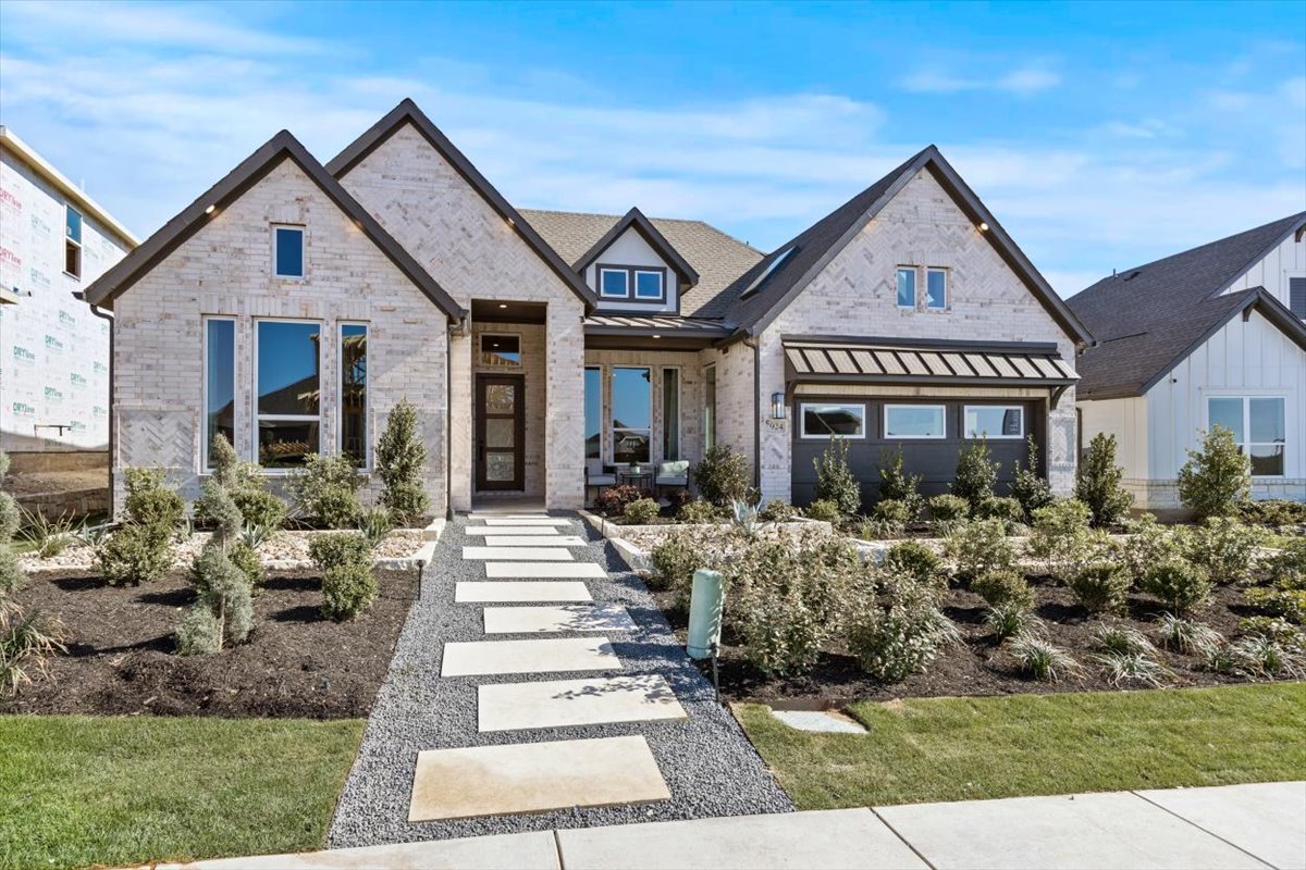200 Firethorn CV — photo