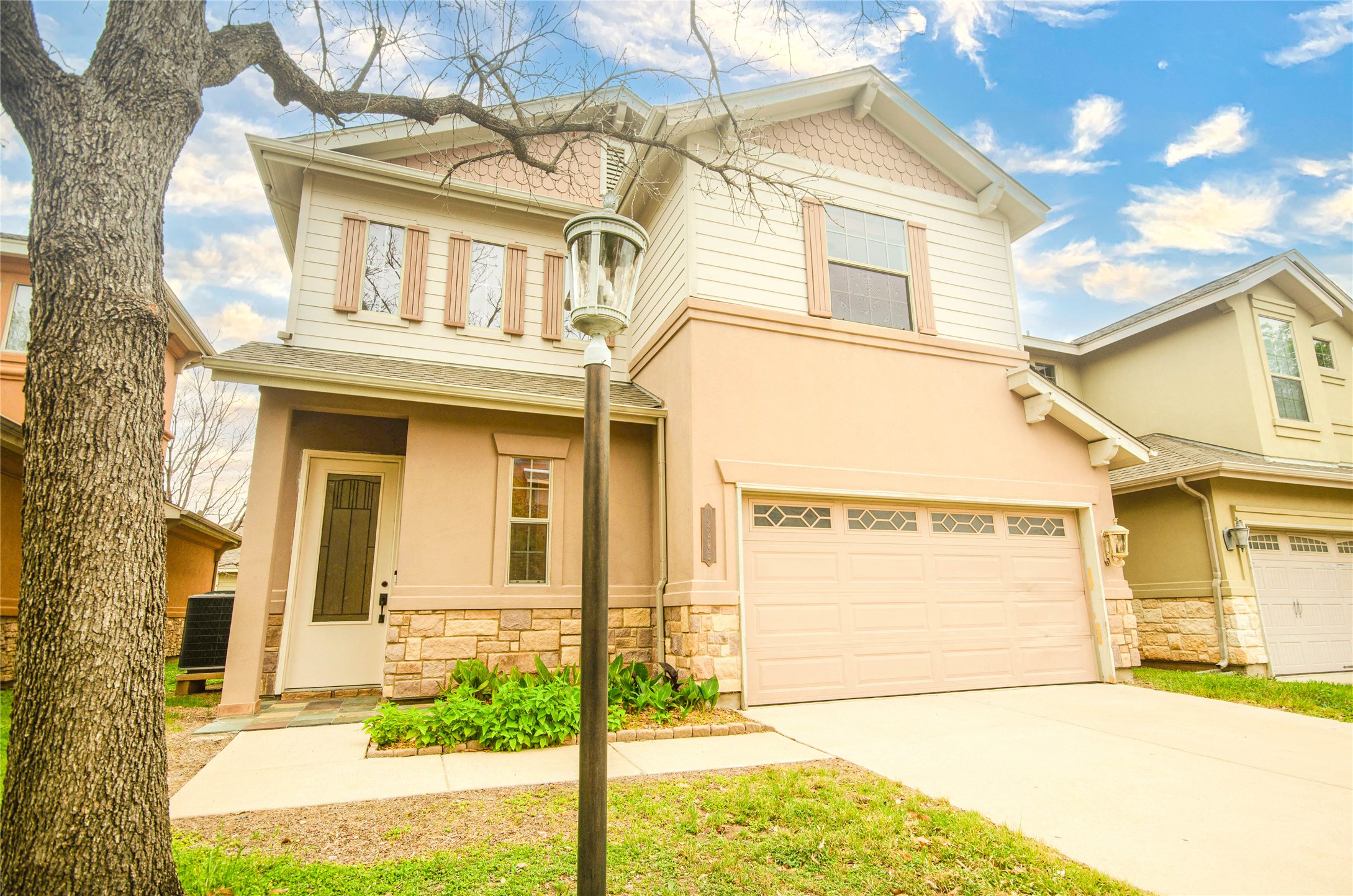12805 Cape May Ln — photo
