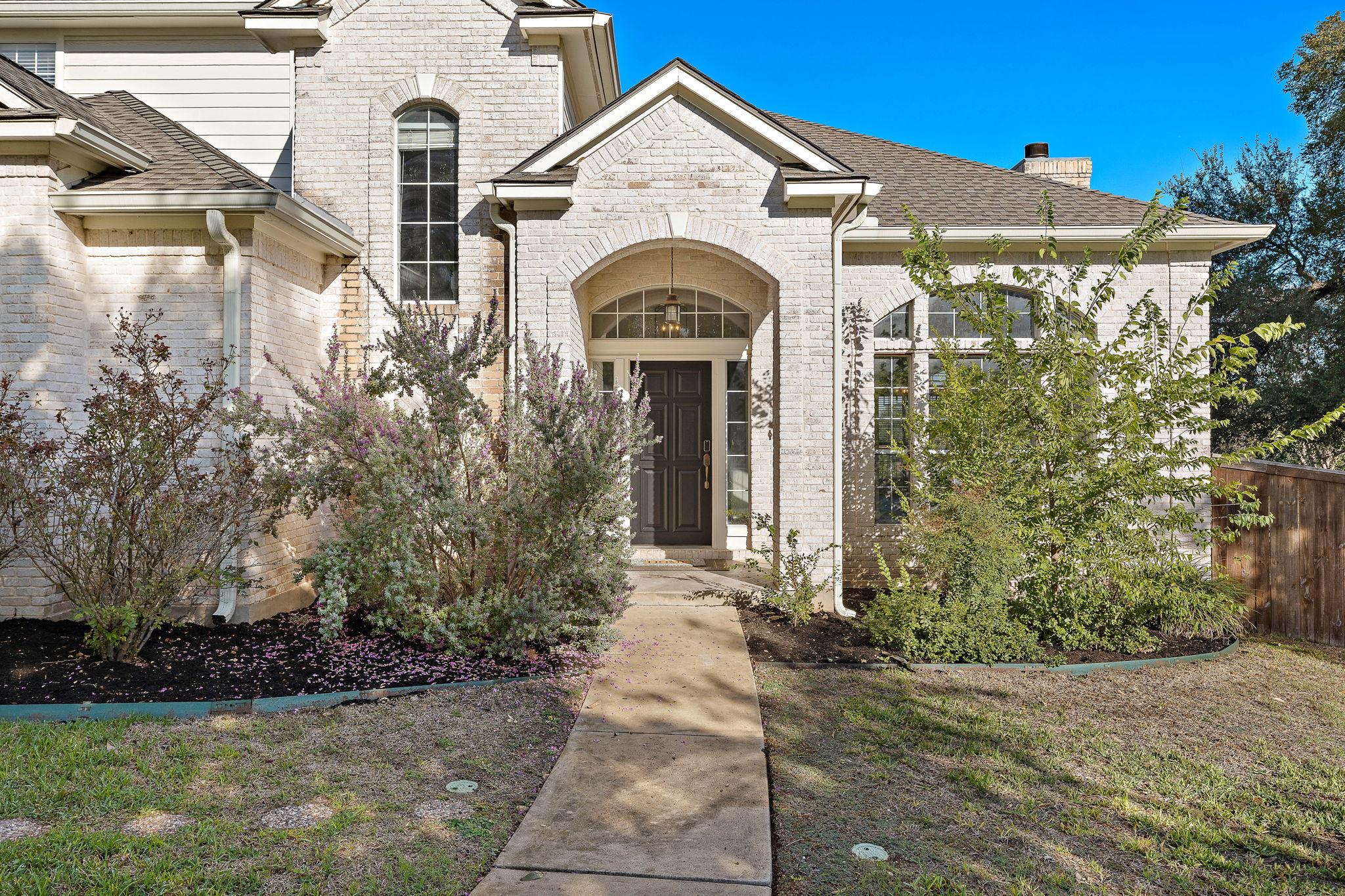 6 Wooded Way — photo