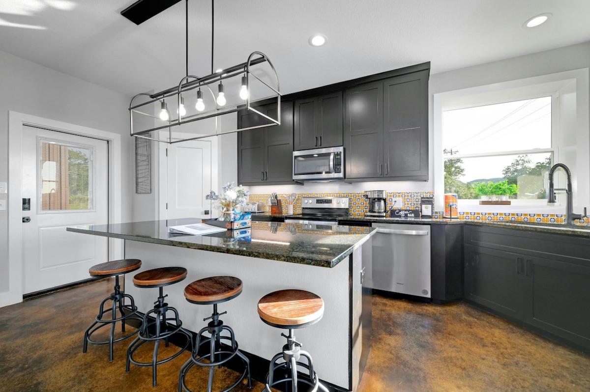 8952 Ranch Rd 165 — photo