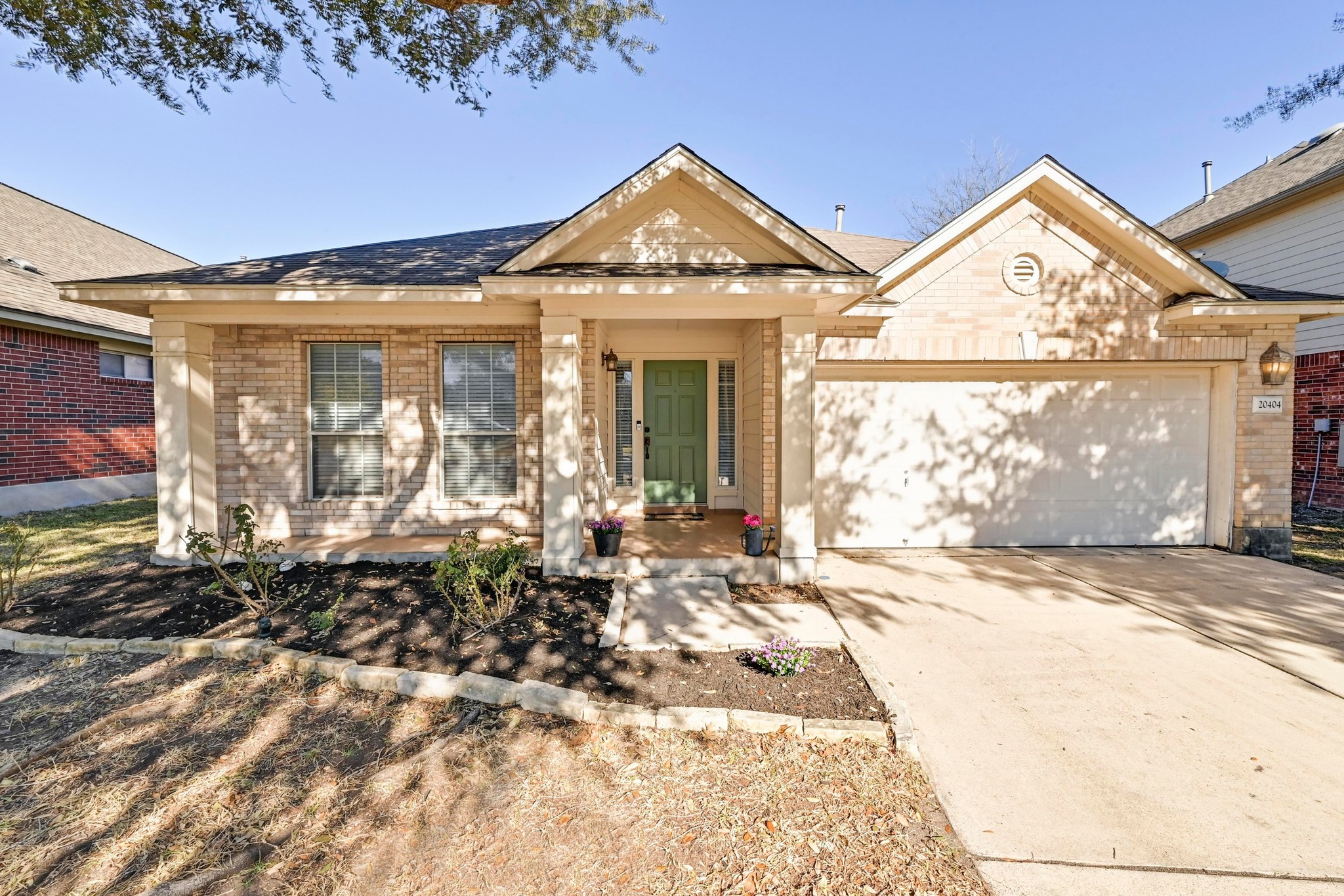 20404 Farm Pond Ln — photo