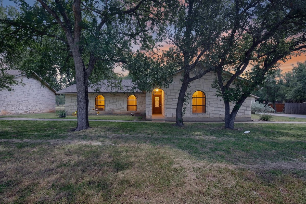 1002 Adventure Ln — photo