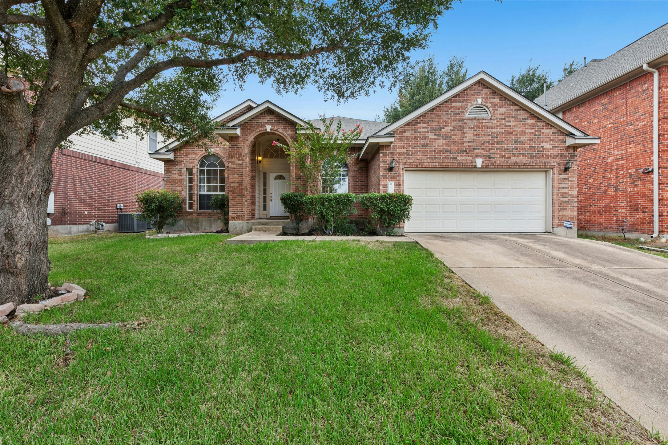 1421 Hargis Crk — photo