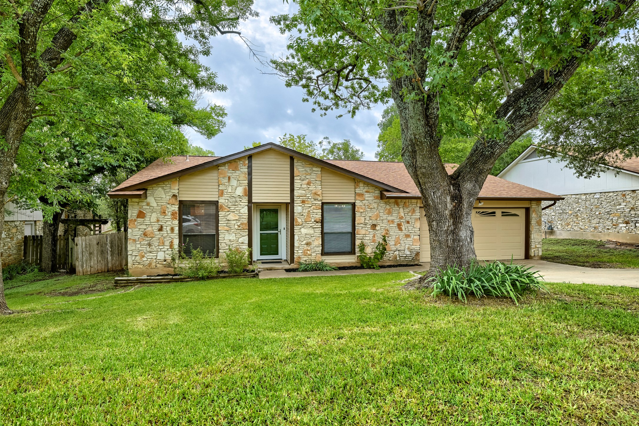 8601 Danville Dr — photo