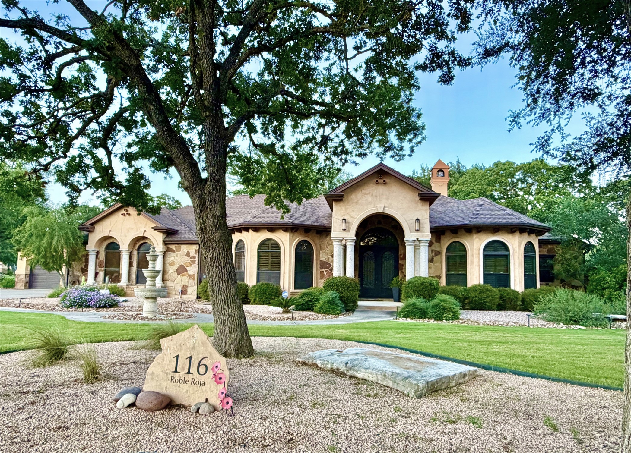 116 Roble Roja Dr — photo
