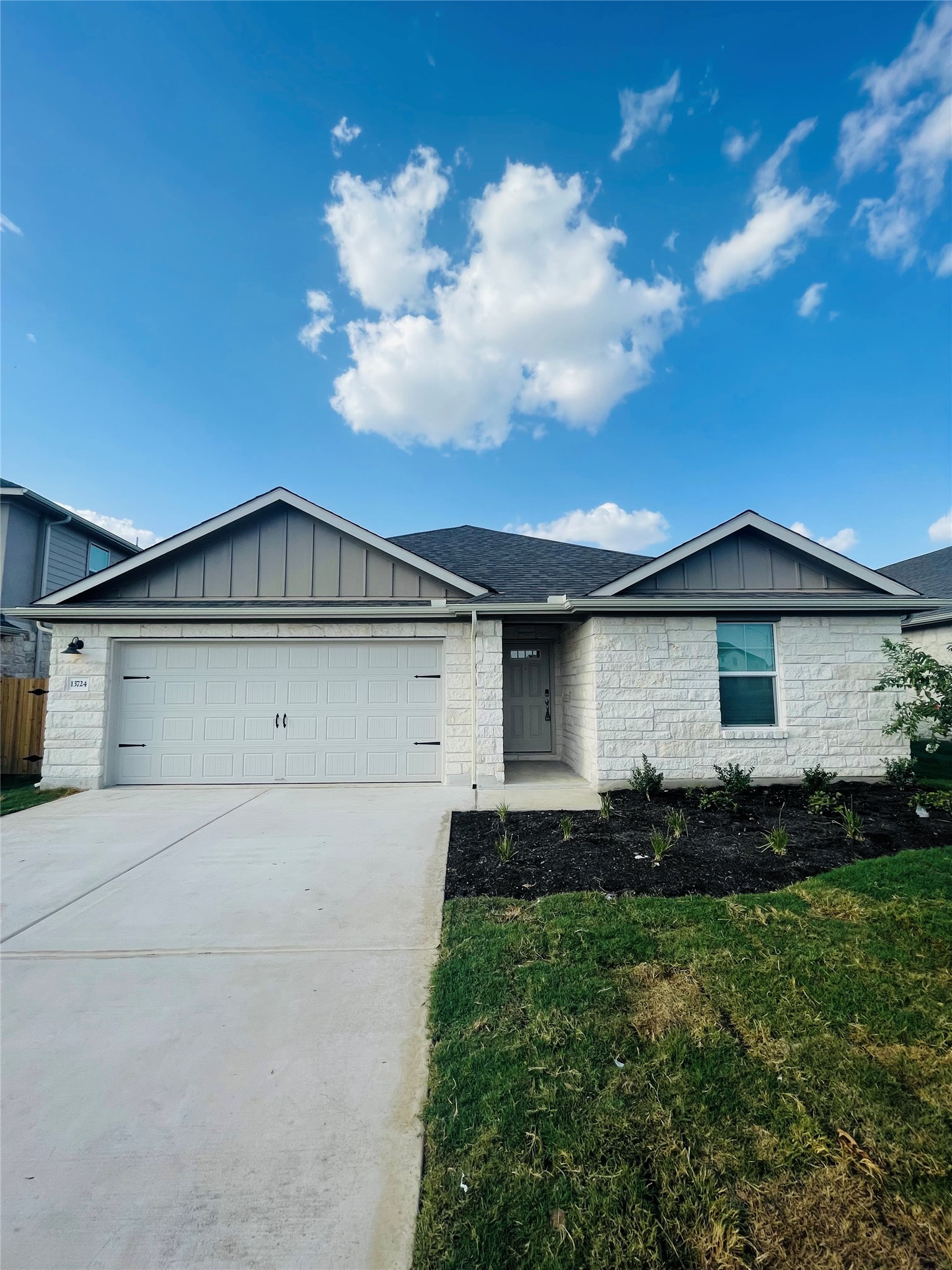13724 Heartland Dr — photo