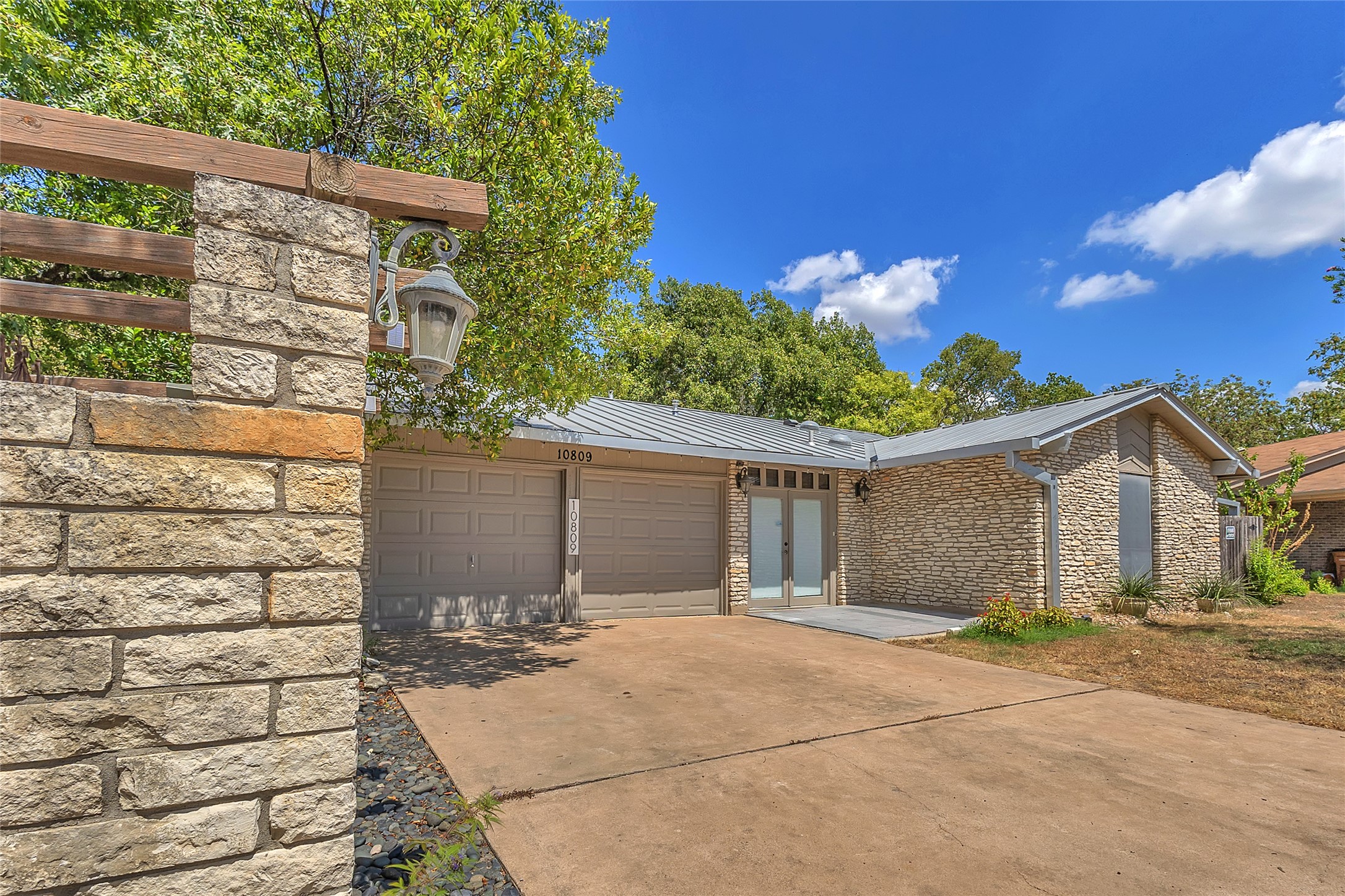 10809 Lambert Cir — photo