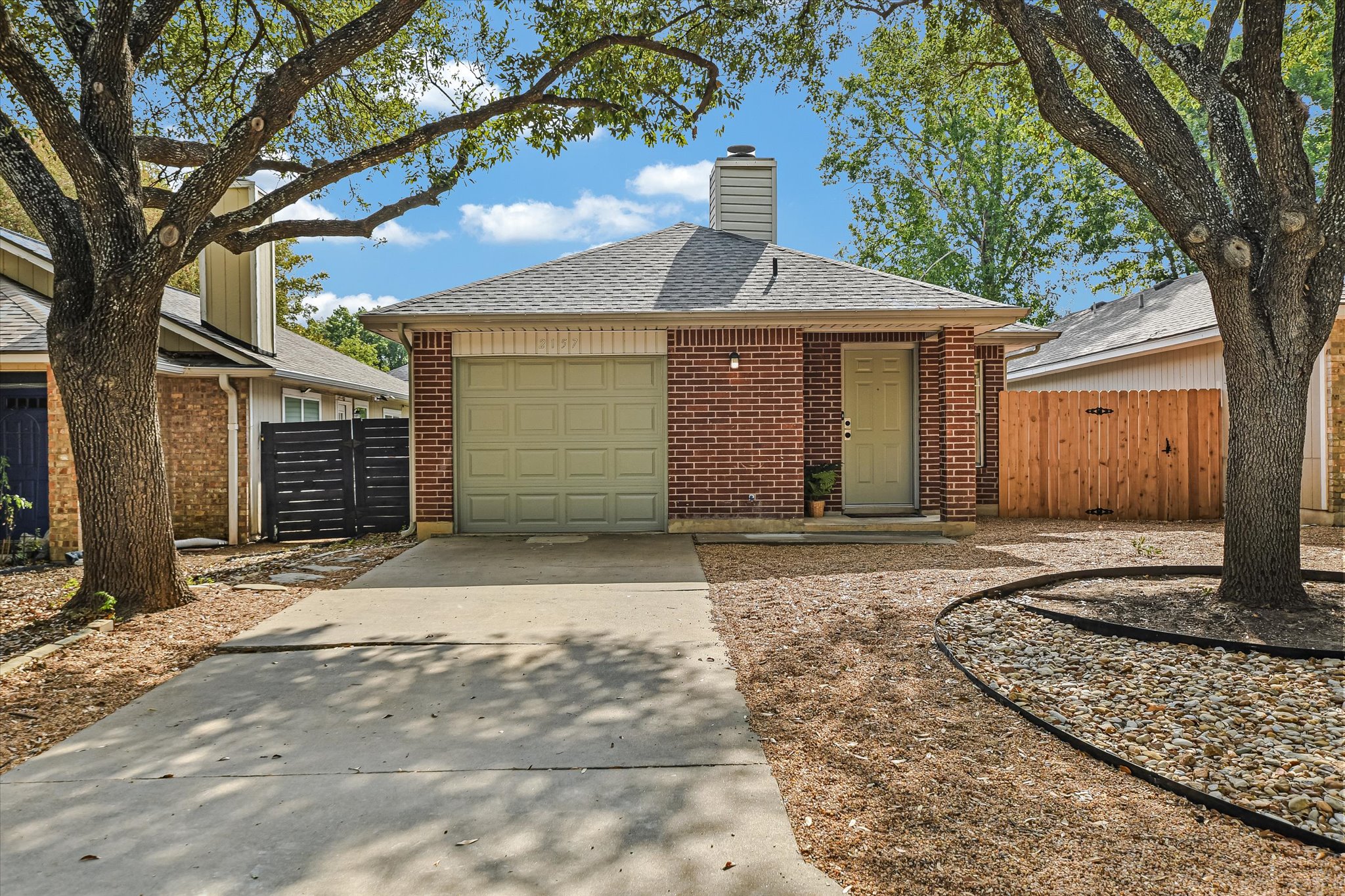 2157 Redwing Way — photo