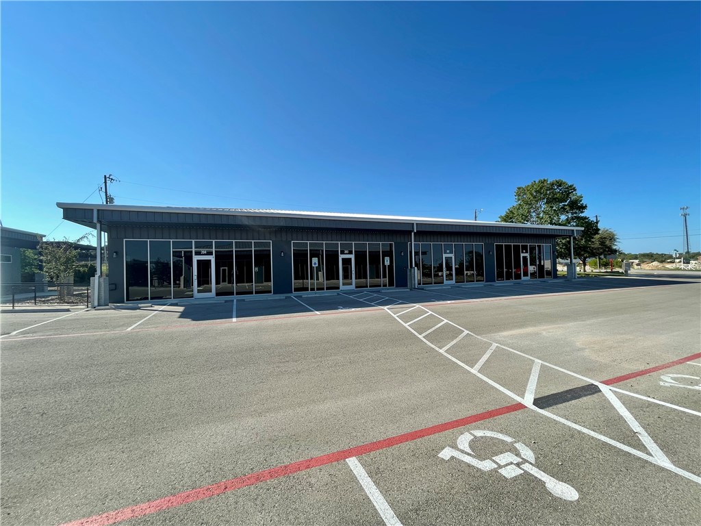 706 Leander Dr 300 — photo