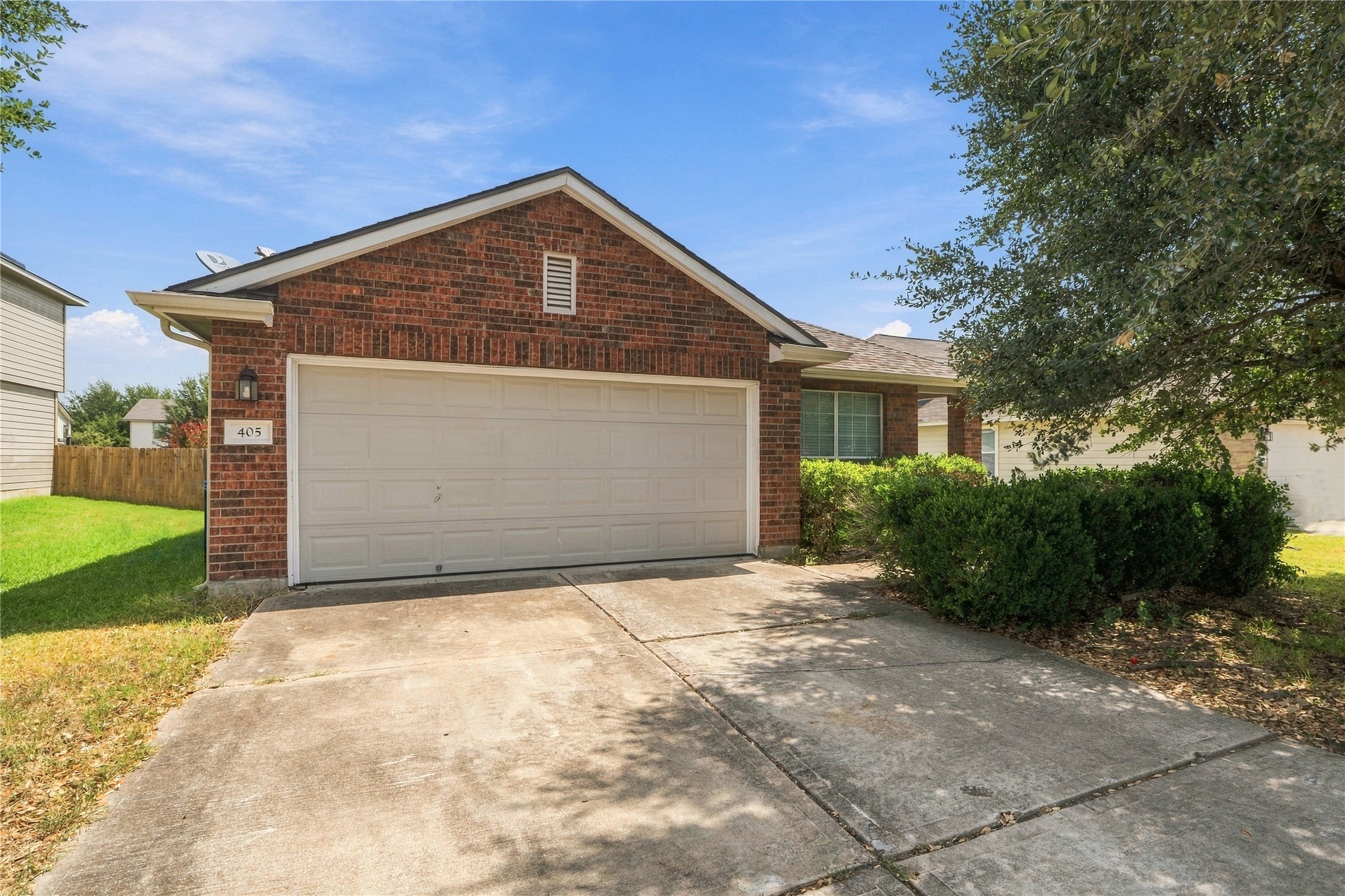 405 Bandara Woods Blvd — photo