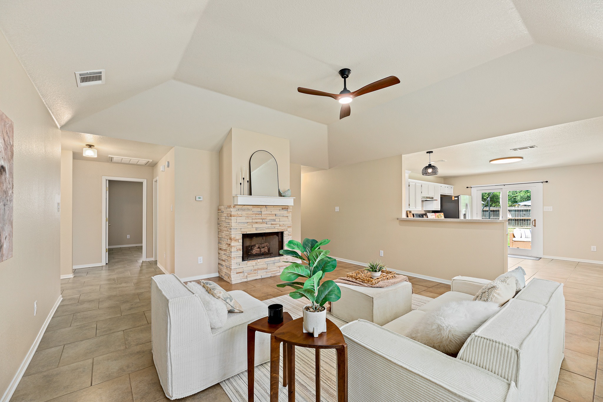 111 Stephen Ln — photo