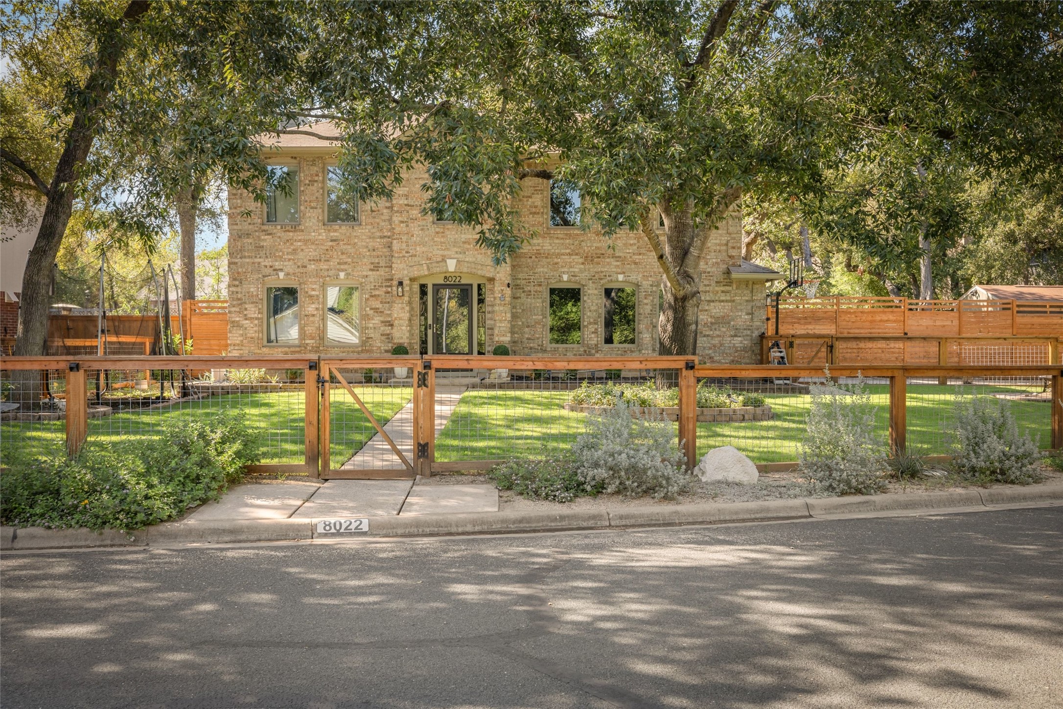 8022 Doe Meadow Dr — photo