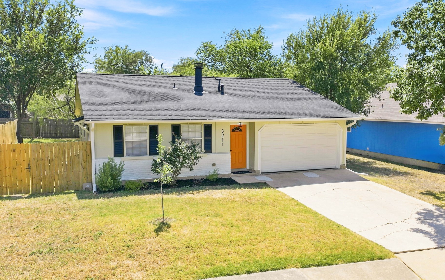 3211 Plantation Rd — photo
