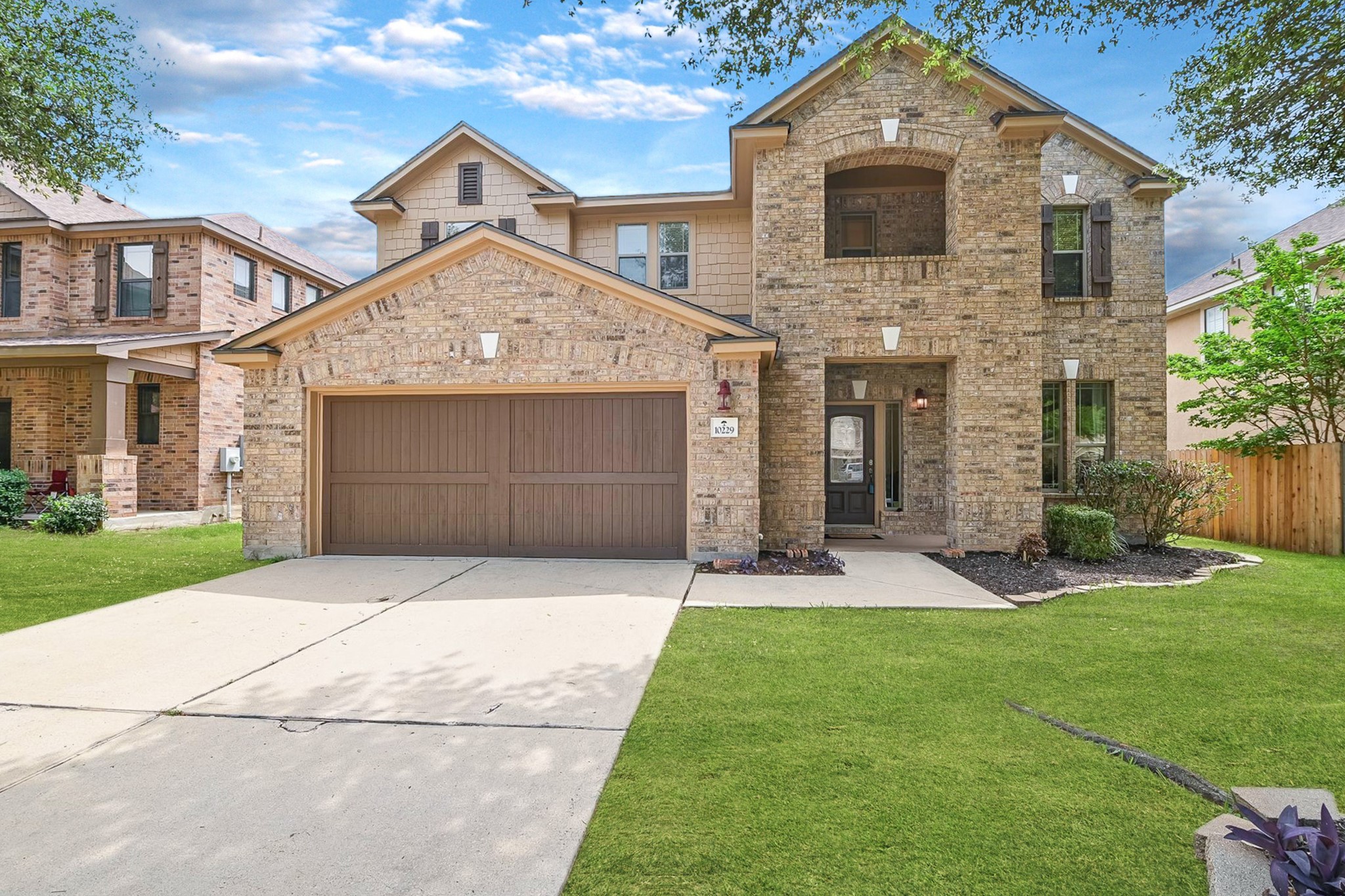 10229 English Oak Dr — photo