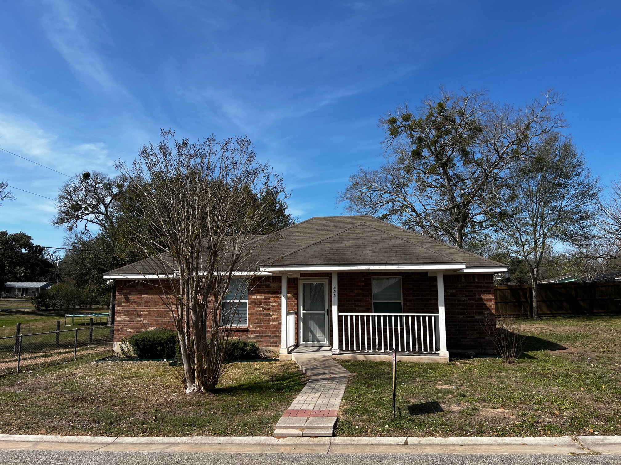 833 E Camp St — photo