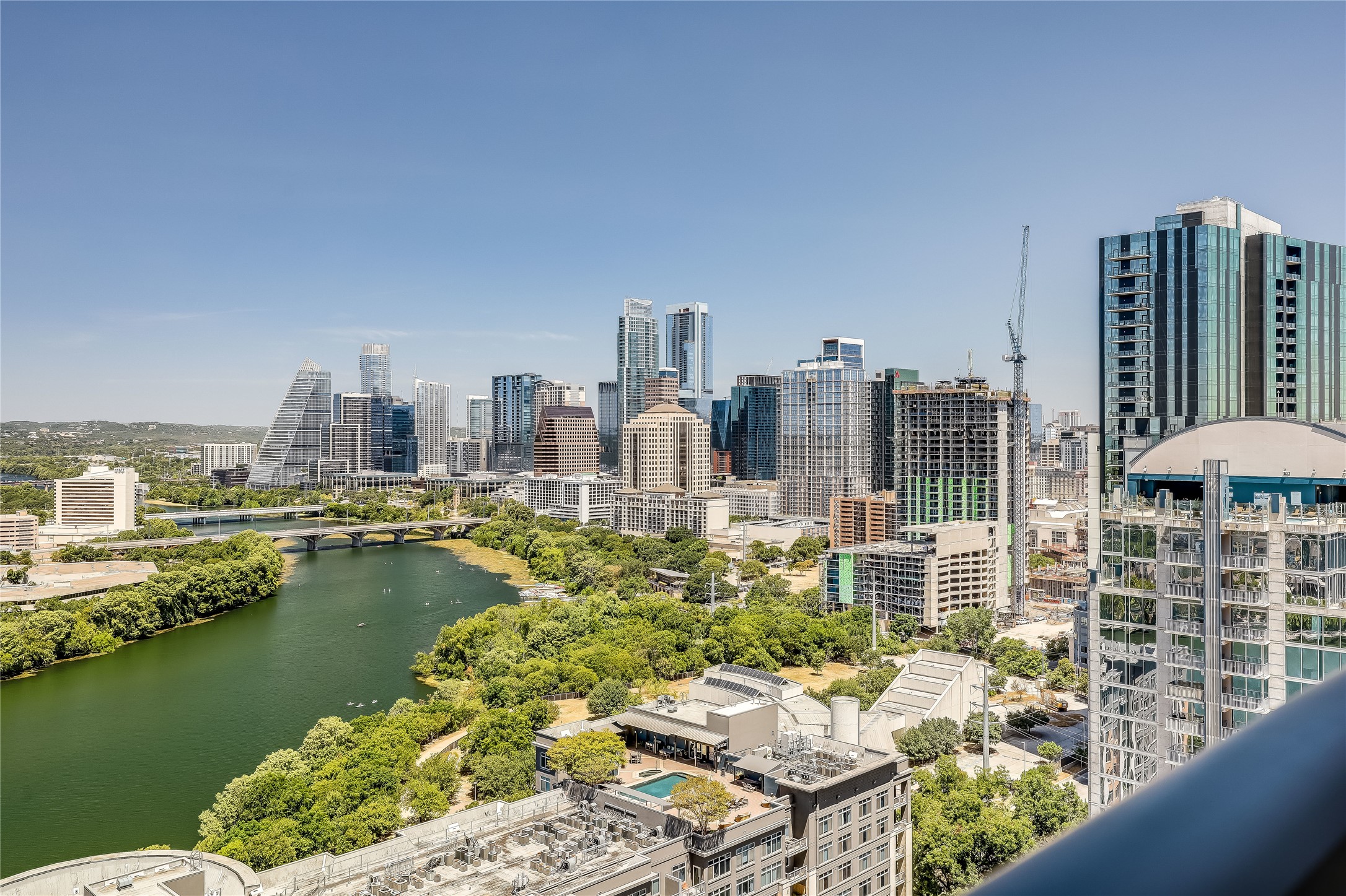 44 East Ave 2903 — photo