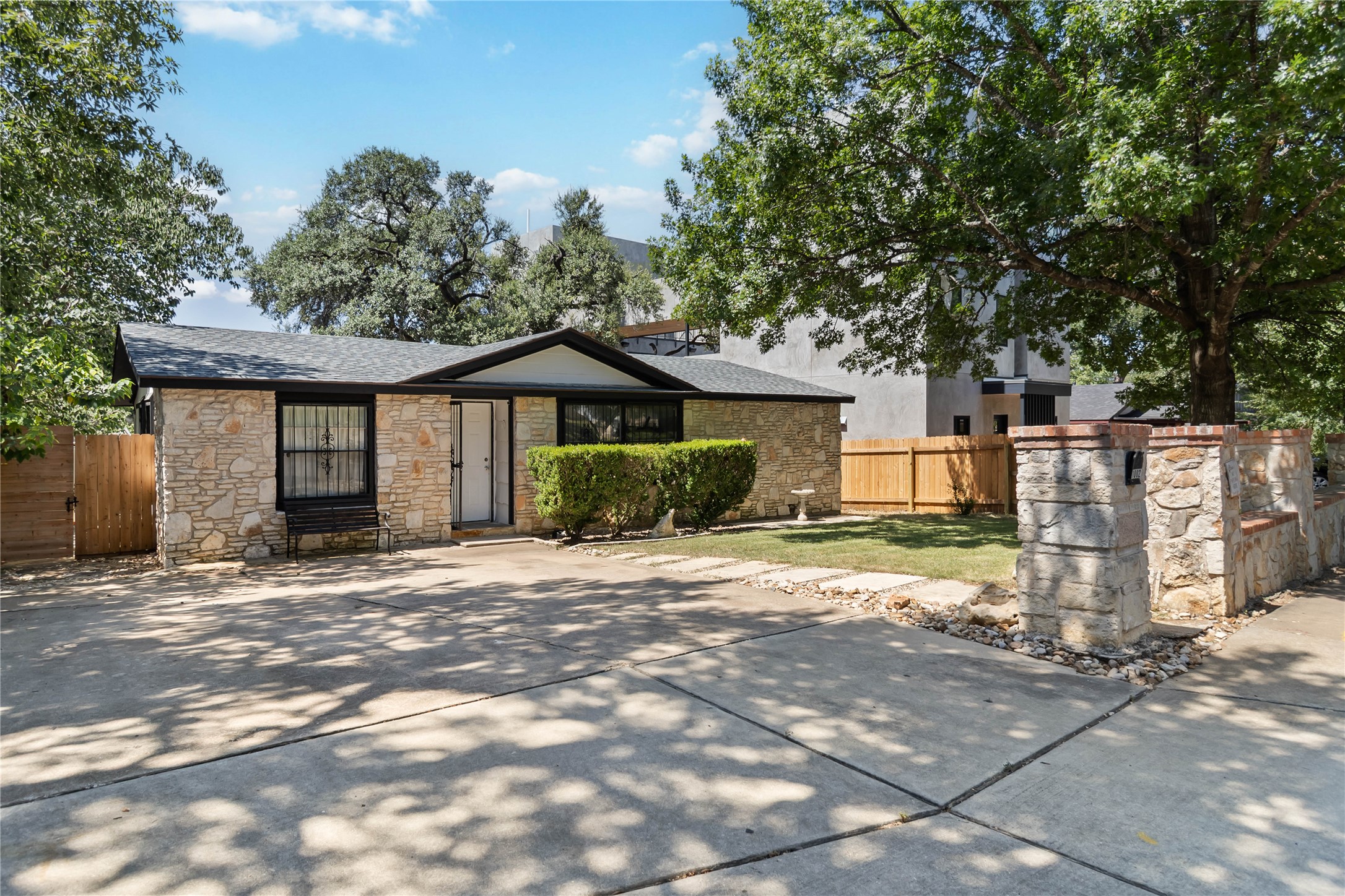 1002 Walter St — photo